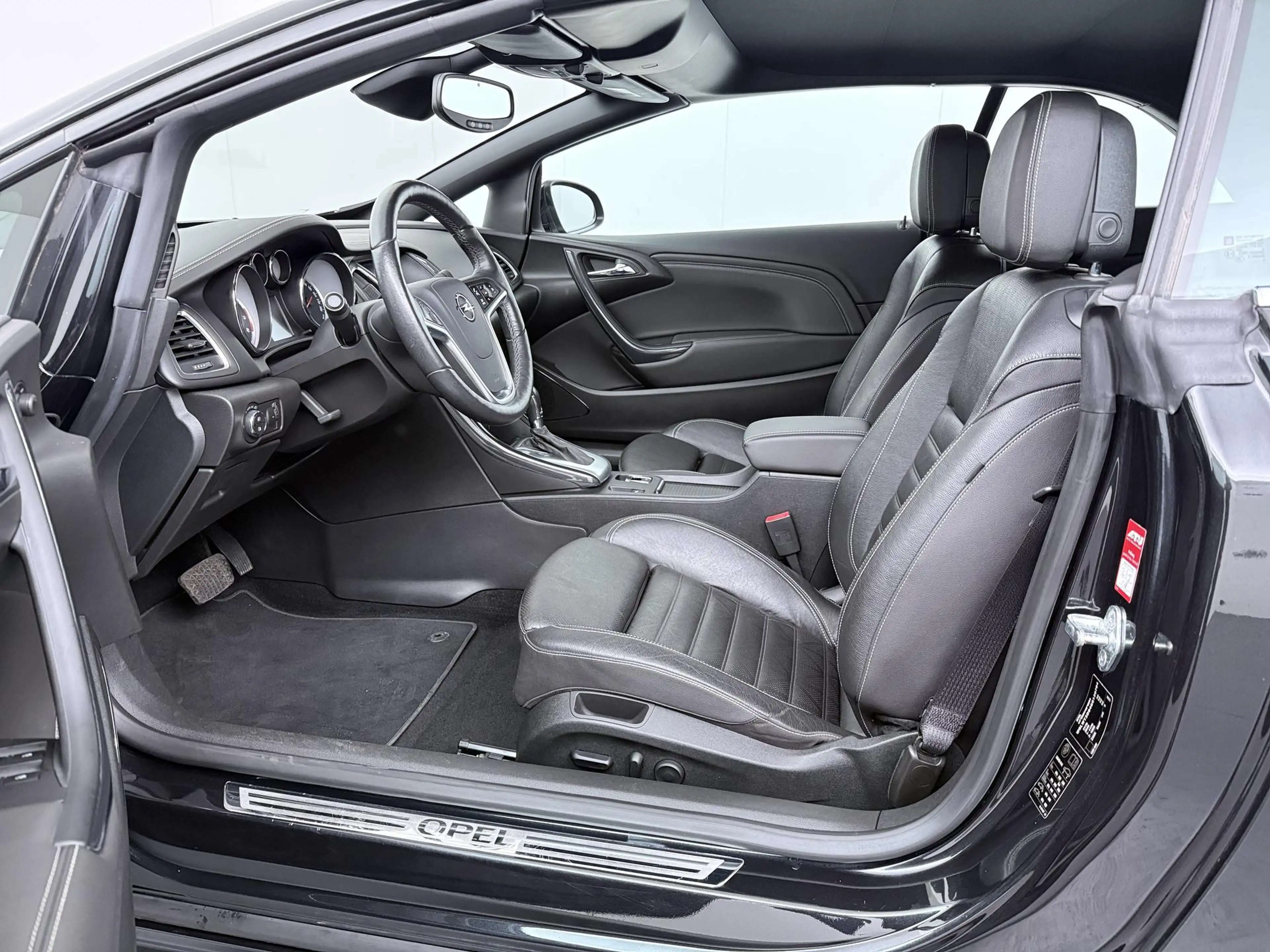 Opel Cascada 1.6 Turbo Innovation Automaat - Lederen bekleding — photo 11