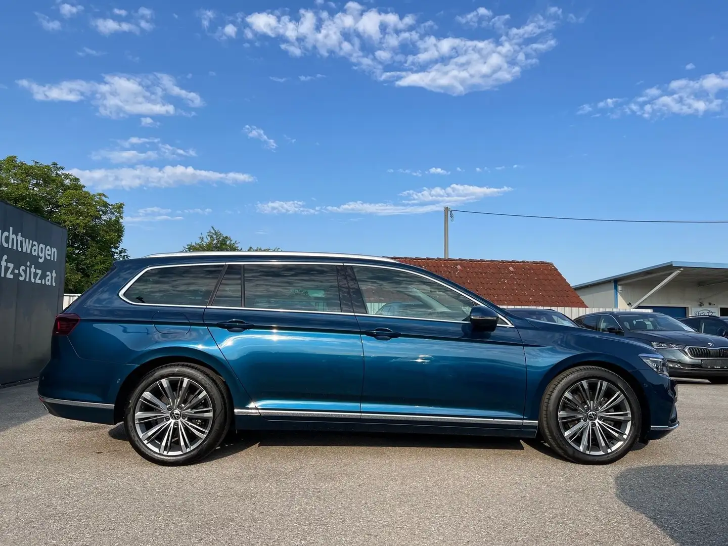 Volkswagen Passat Variant Elegance 2,0 SCR TDI DSG Blau - 2