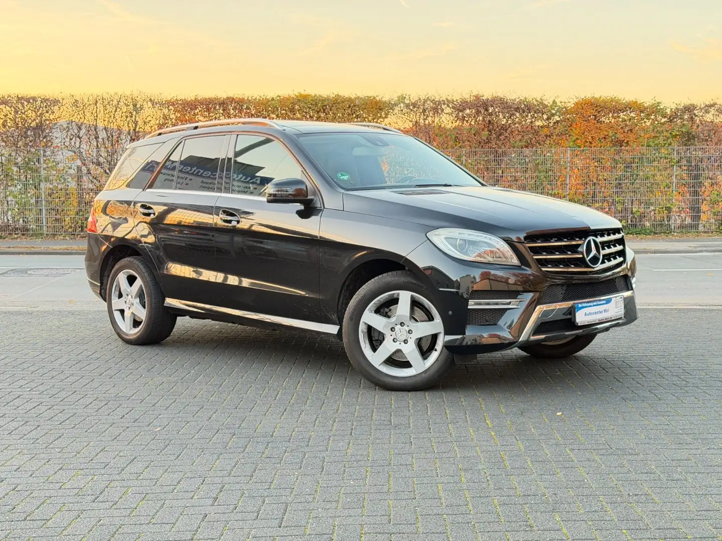Mercedes-Benz ML 350 CDI BlueTec AMG Line -Kamera-Pano-AHK-IL Noir - 1