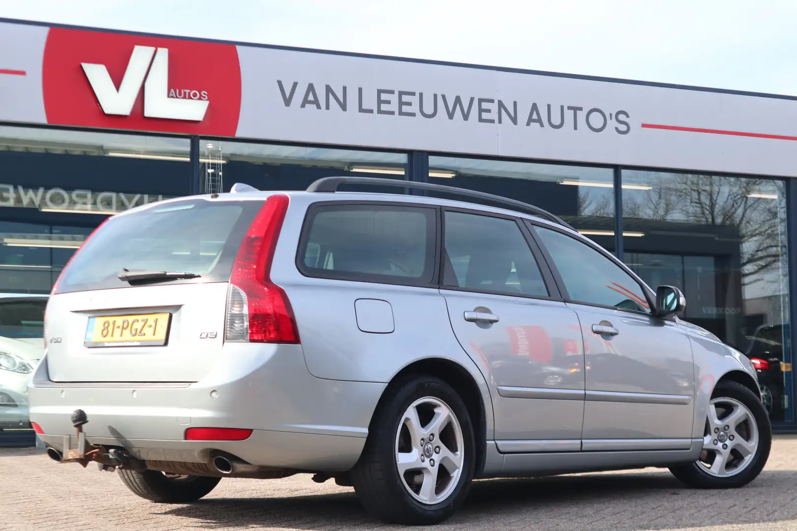 Volvo V50 2.0 D3 Kinetic | Navigatie | Climate Control | Tre Grijs - 2