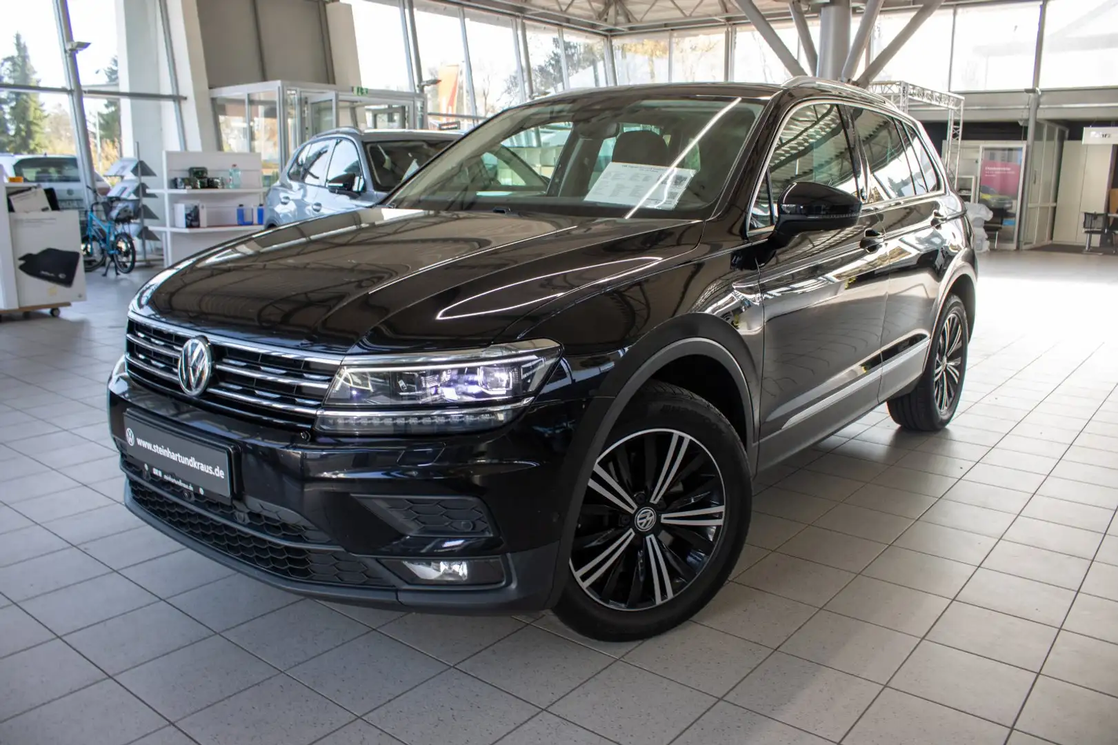 Volkswagen Tiguan Sound 4 motion 2,0 l TDI SCR 140 kW 7-Gang Zwart - 1