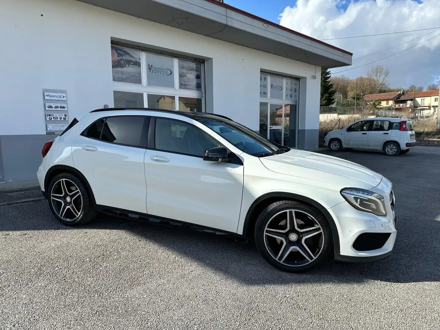Mercedes-Benz GLA 220 GLA-X156 2014 d (cdi) Premium 4matic 170cv auto Bianco - 2