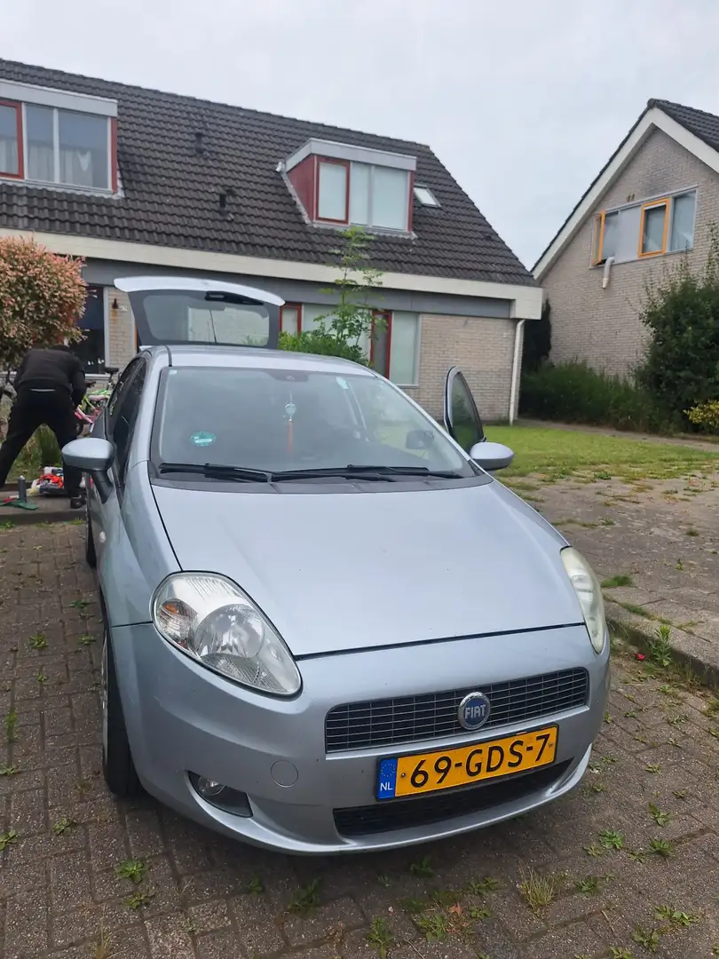 Fiat Punto 1.4 Dynamic Grijs - 1