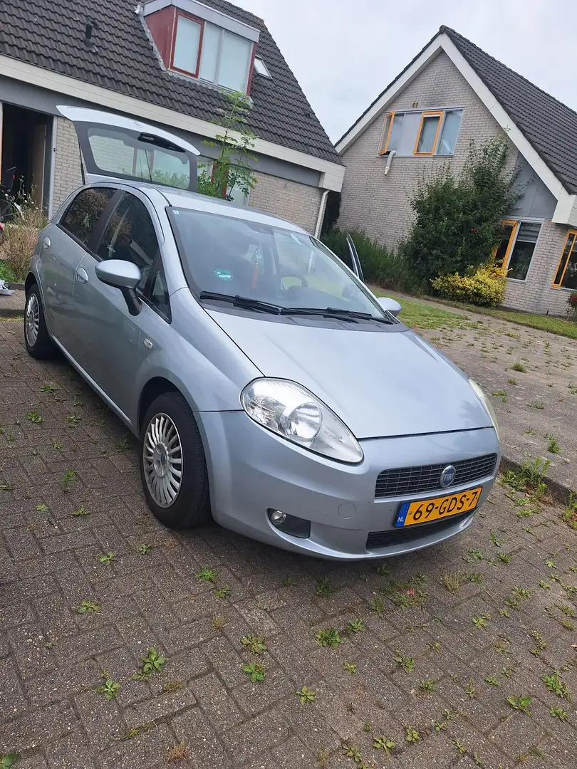 Fiat Punto 1.4 Dynamic Grijs - 2