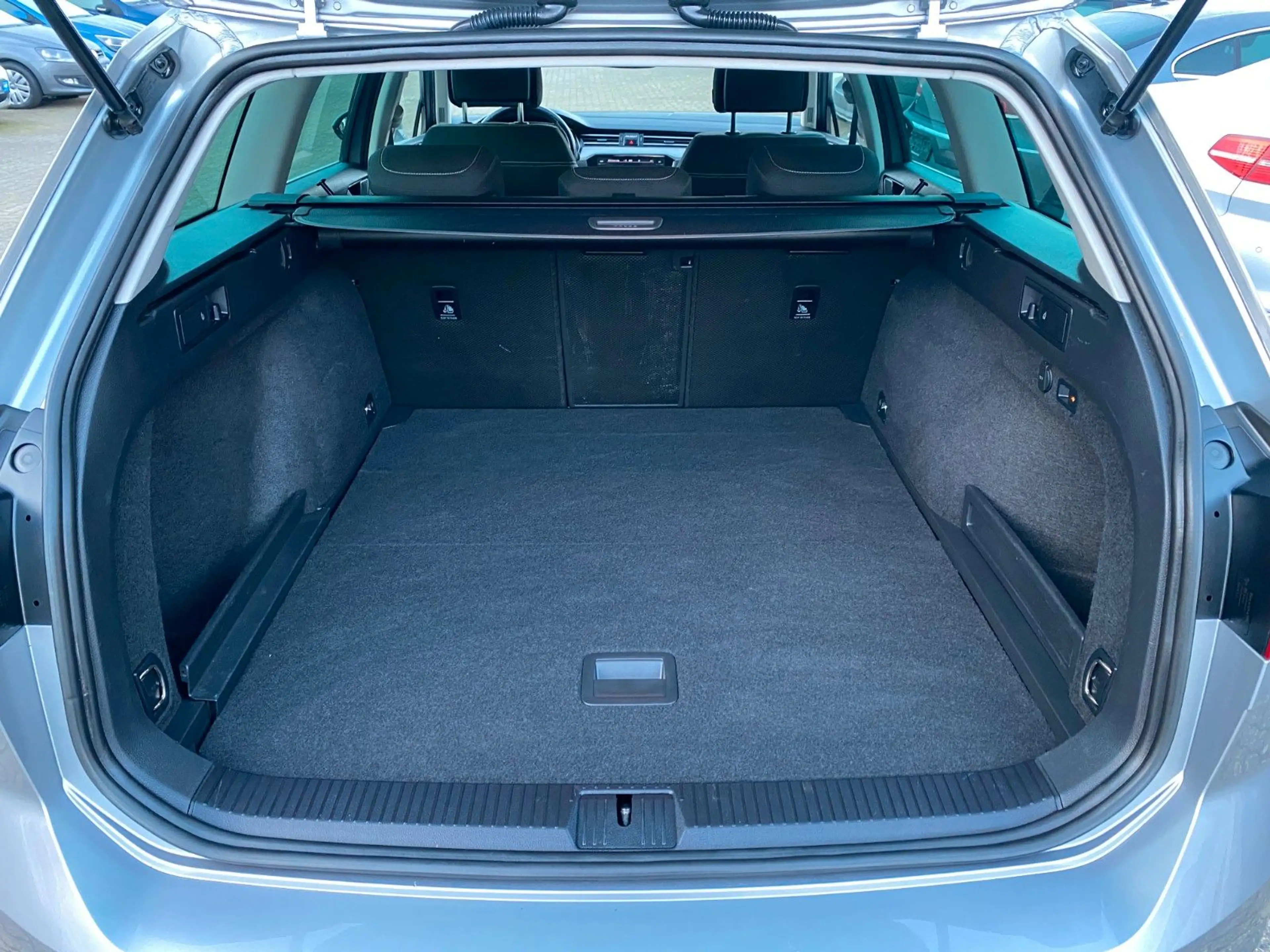 Volkswagen Passat Variant Business 1.HAND DSG AHK KAMERA — photo 14