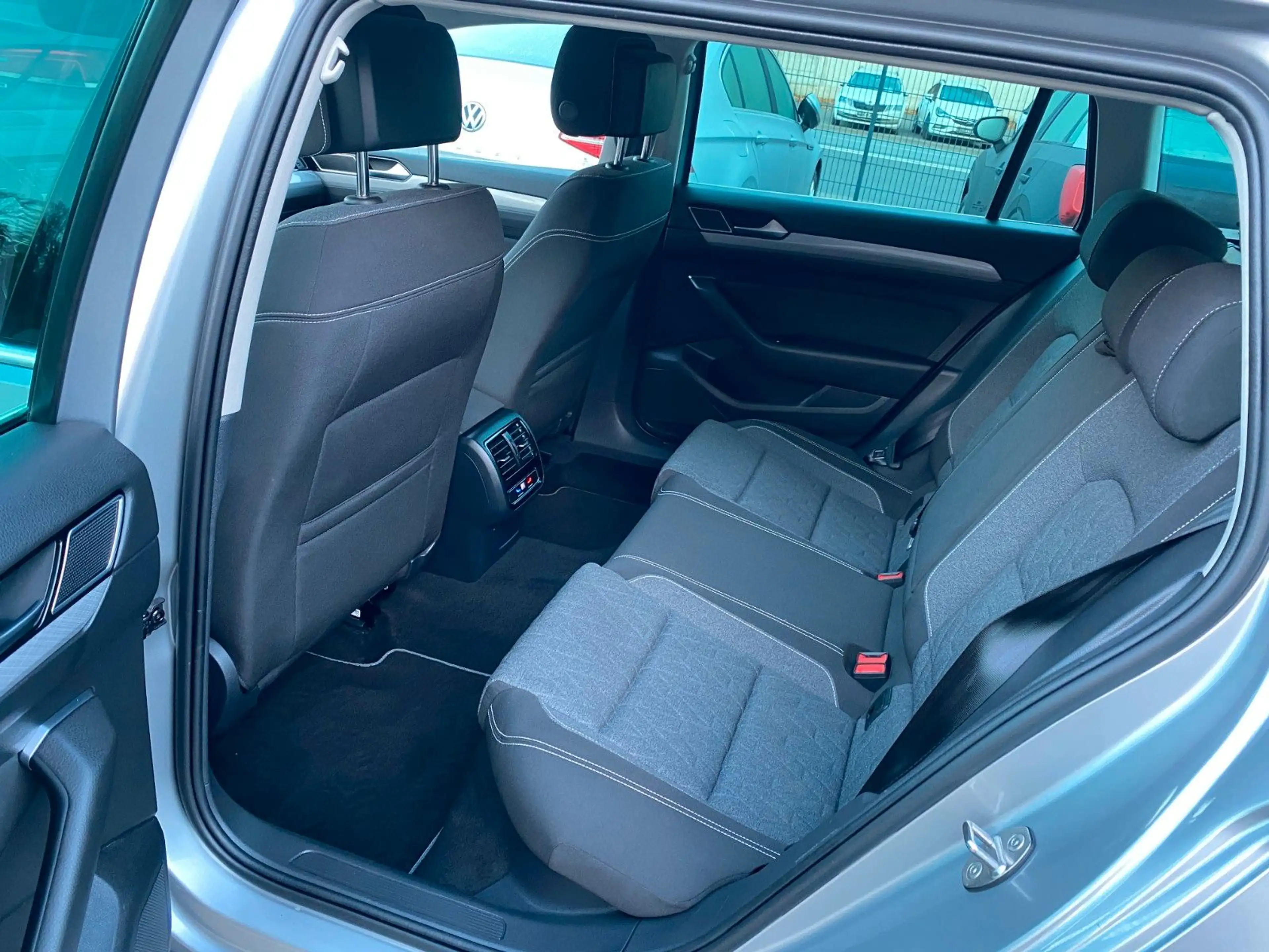 Volkswagen Passat Variant Business 1.HAND DSG AHK KAMERA — photo 13