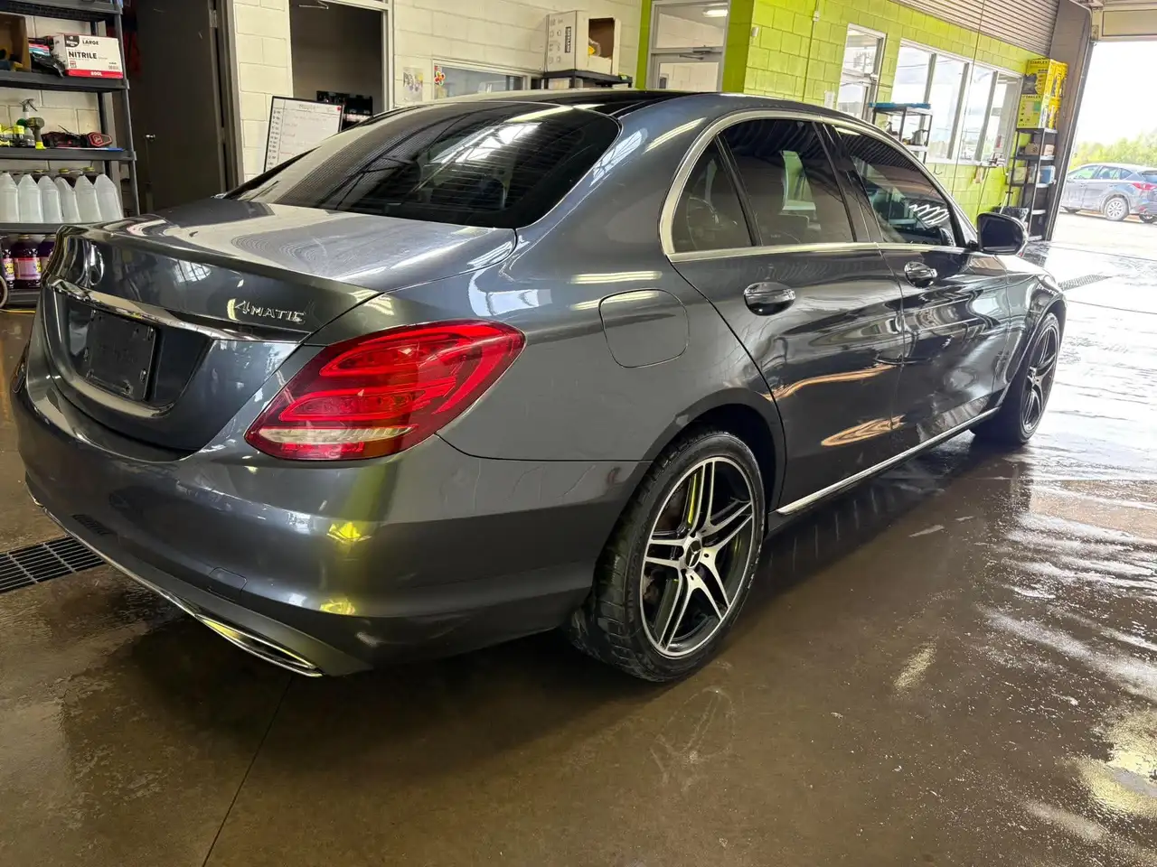 Mercedes-Benz C-Class снимка Mercedes-Benz C-Class
