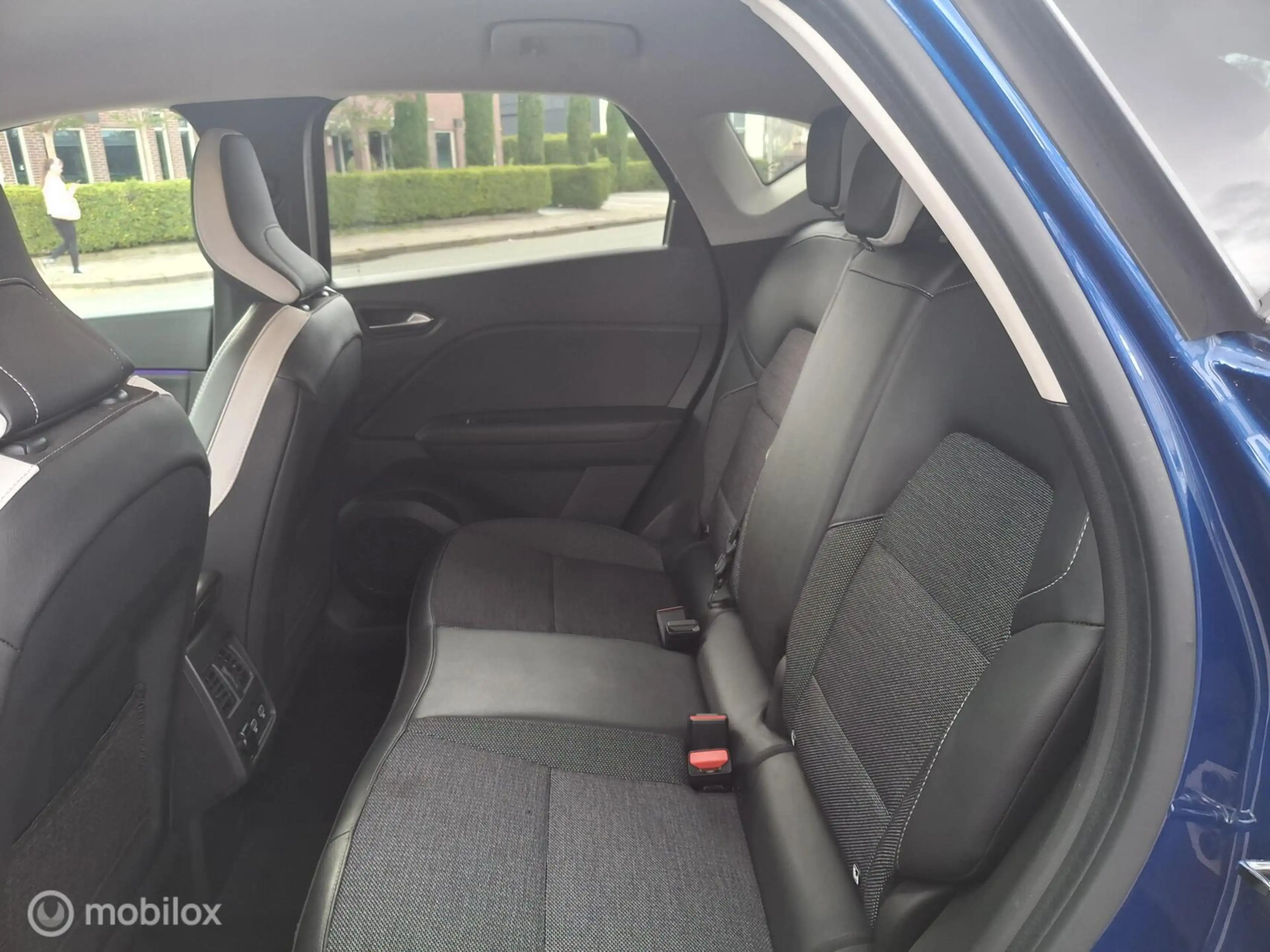 Renault Captur 1.6 E-Tech Plug-in Hybrid 160 Intens — photo 8