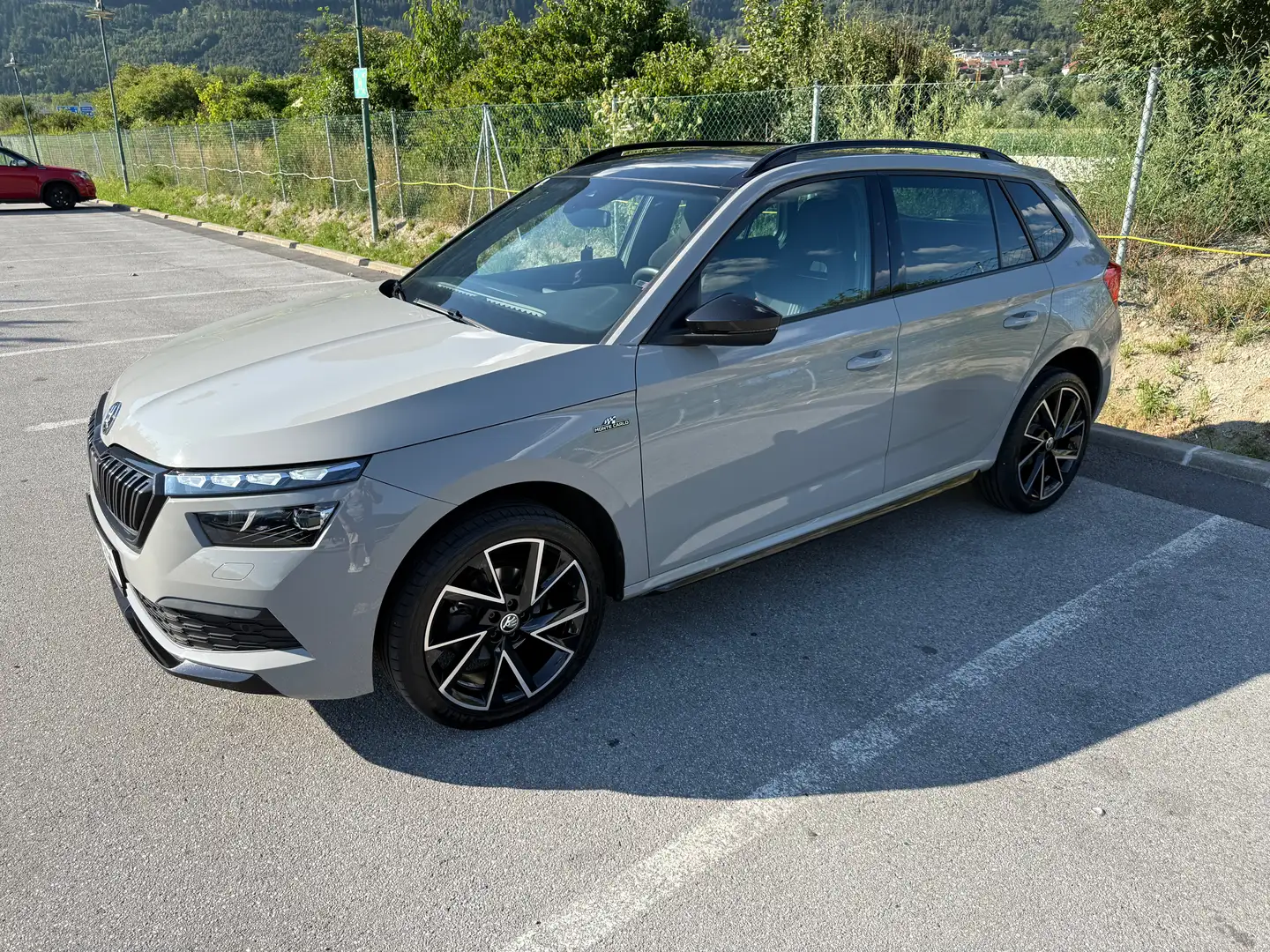 Skoda Kamiq Kamiq 1,0 TSI Monte Carlo Monte Carlo Grau - 2