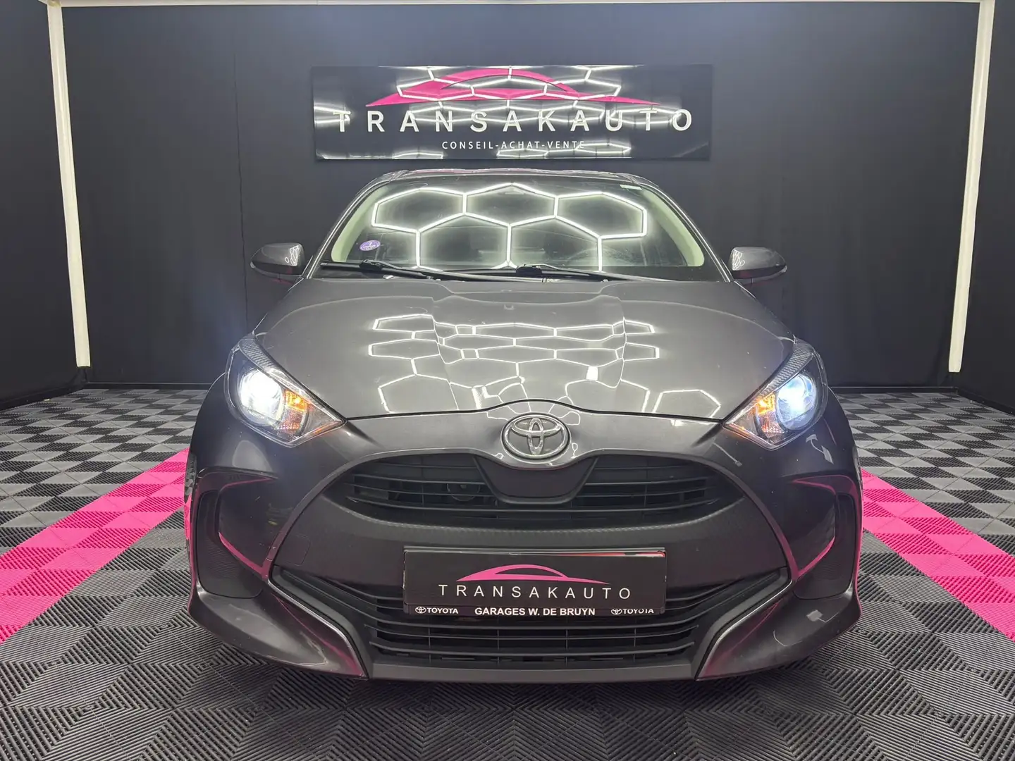 Toyota Yaris Yaris 1.0i ESSENCE/GARANTIE 12 MOIS/EURO 6D Gris - 2