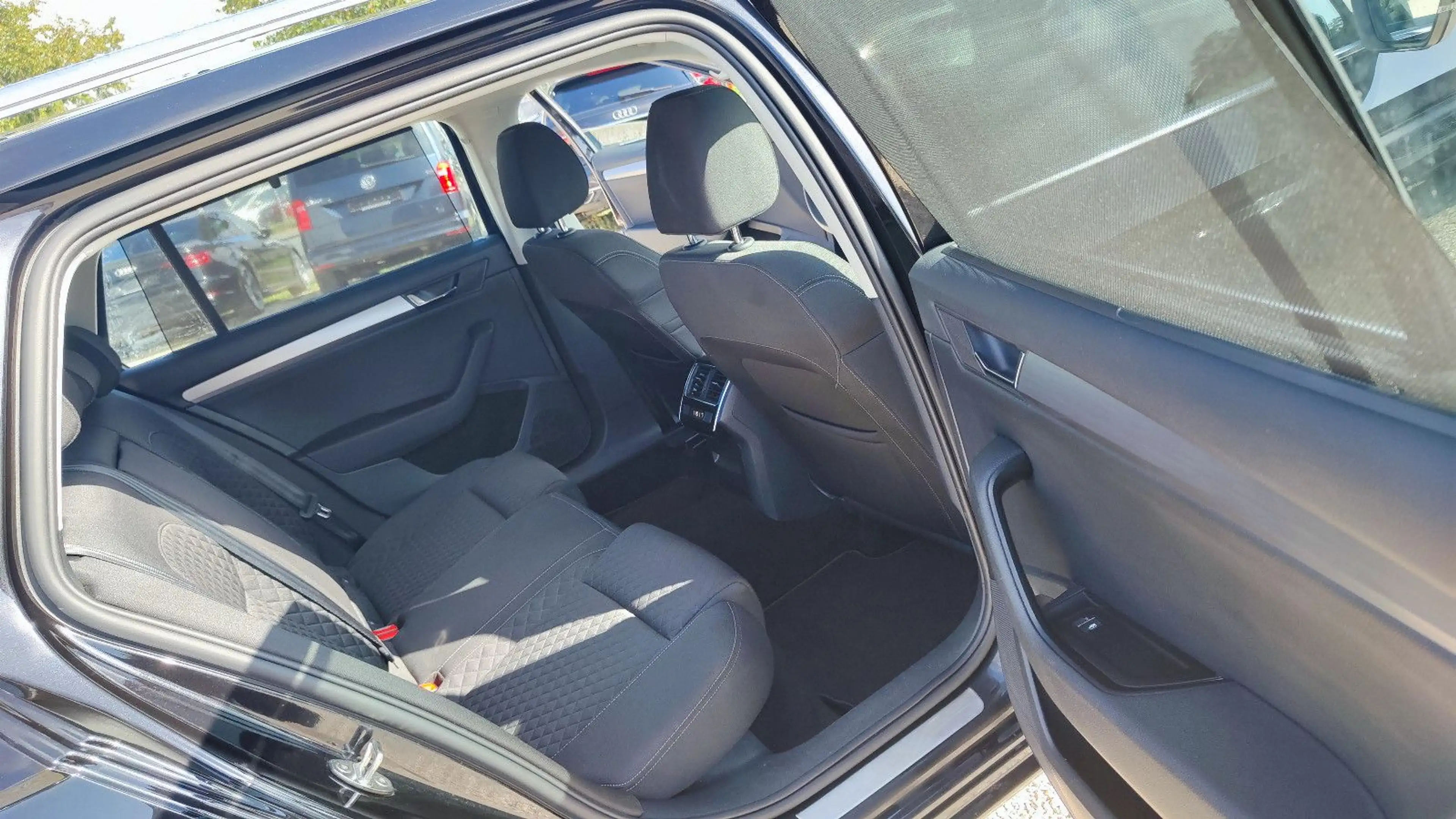 Skoda Superb Combi Style 1.5 TSI Xenon* 1.Hand* — photo 40