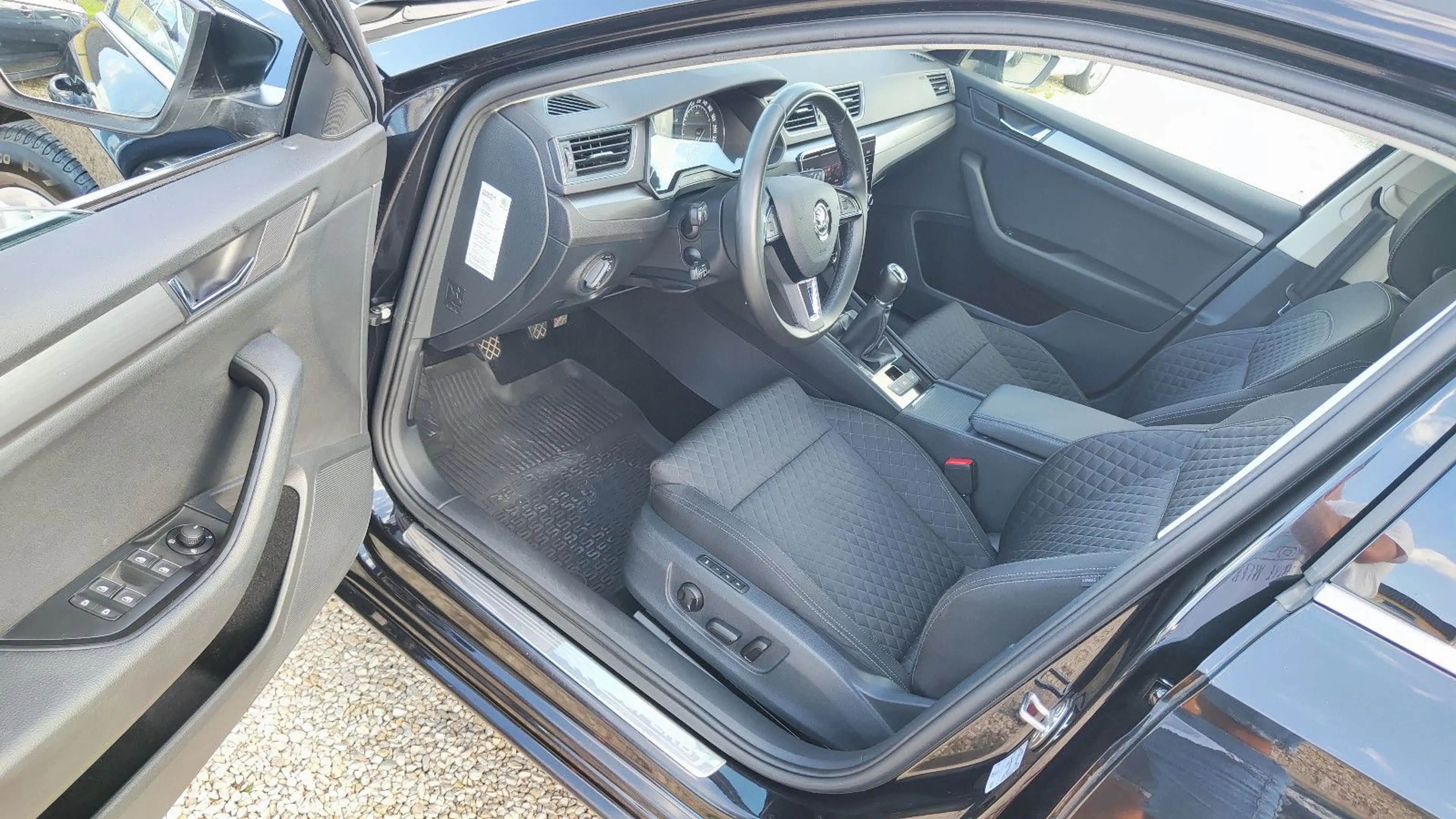 Skoda Superb Combi Style 1.5 TSI Xenon* 1.Hand* — photo 19