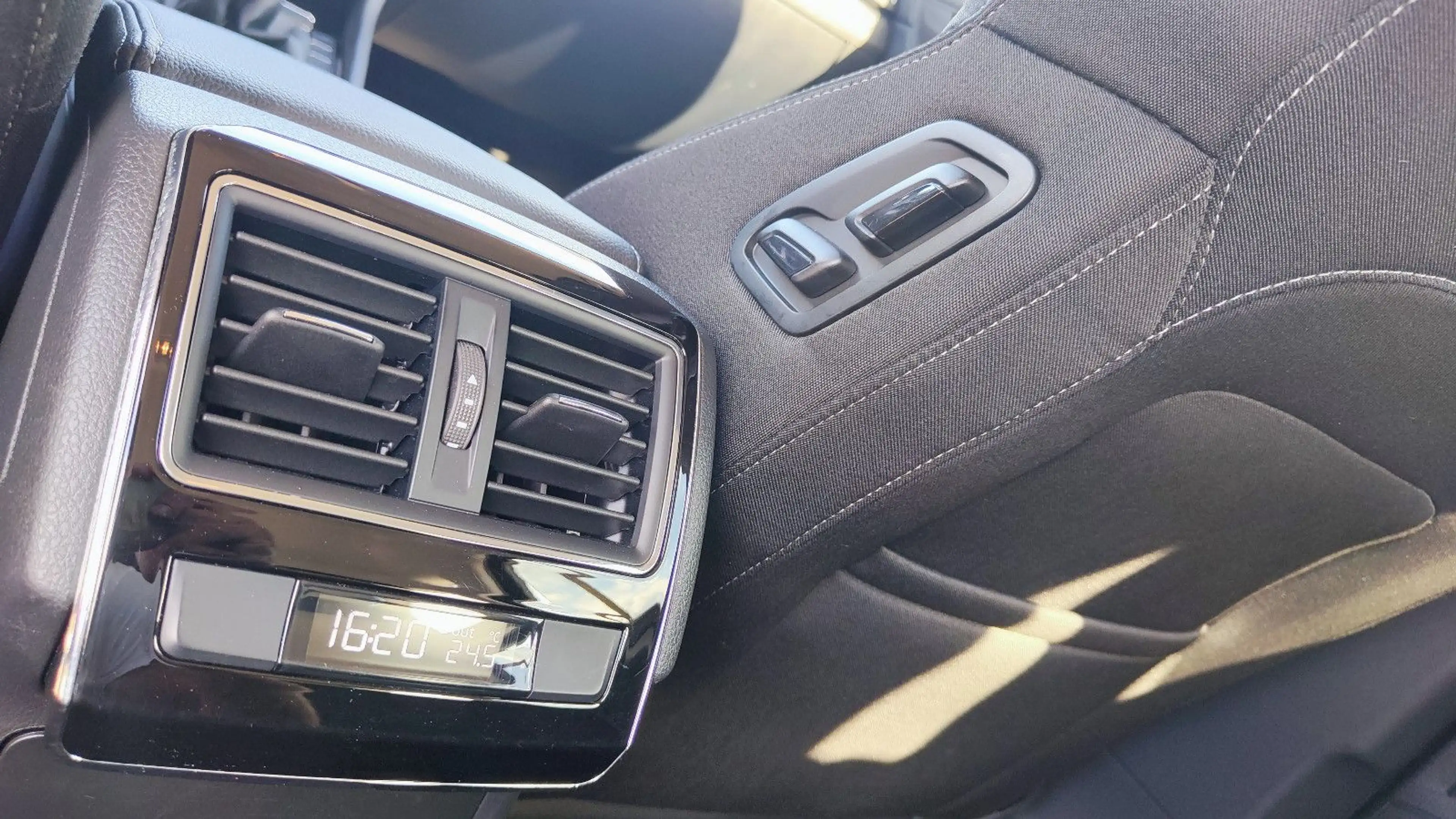 Skoda Superb Combi Style 1.5 TSI Xenon* 1.Hand* — photo 42