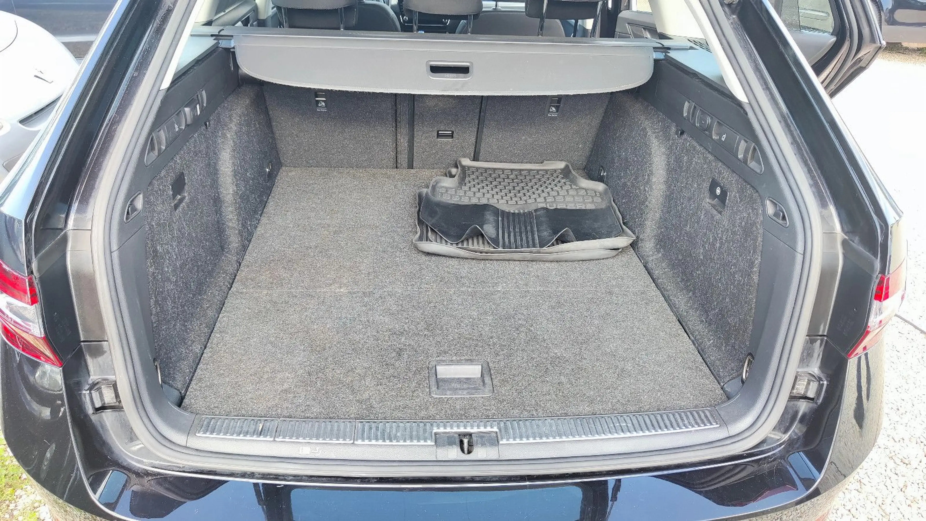 Skoda Superb Combi Style 1.5 TSI Xenon* 1.Hand* — photo 44