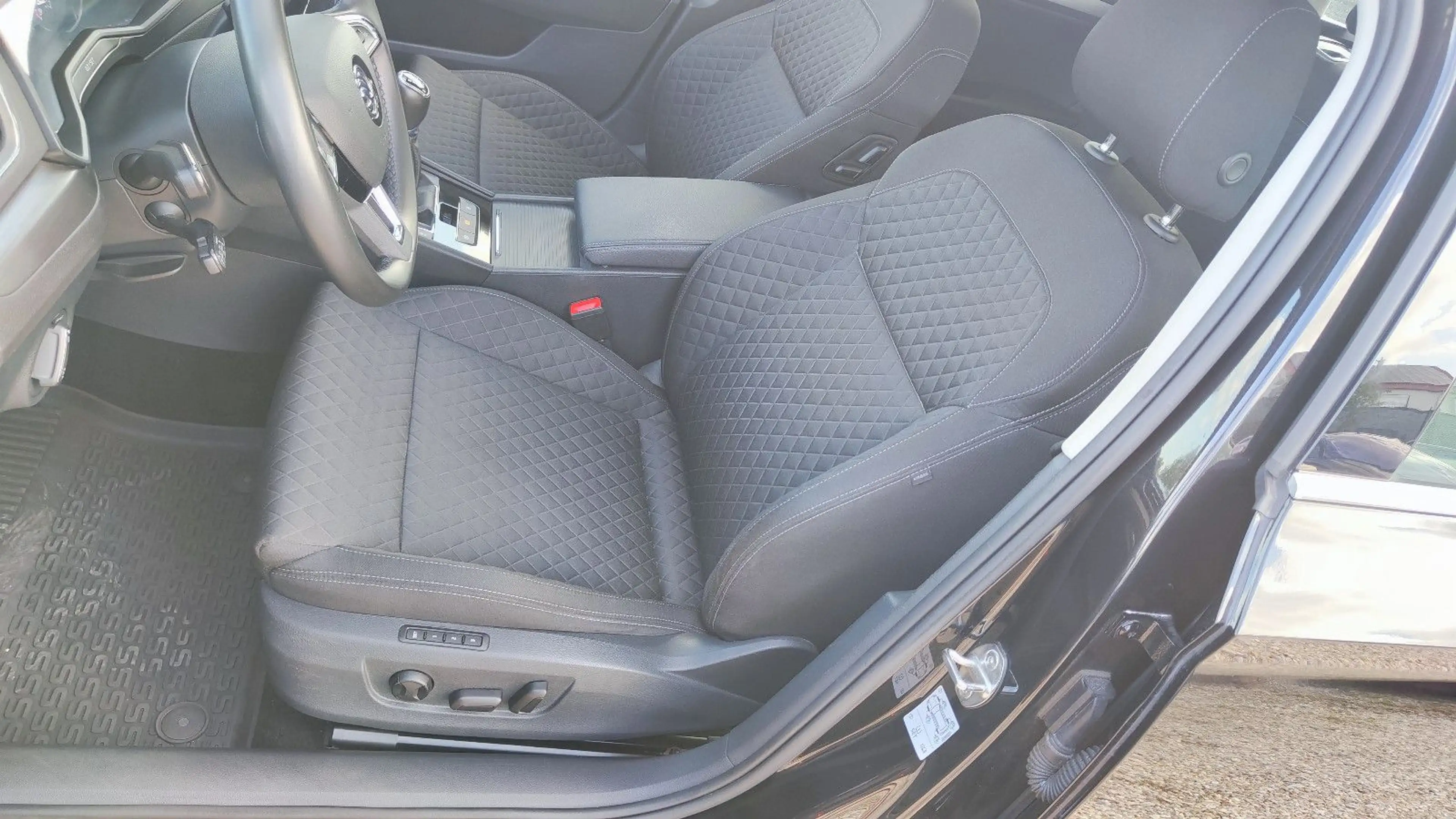 Skoda Superb Combi Style 1.5 TSI Xenon* 1.Hand* — photo 21