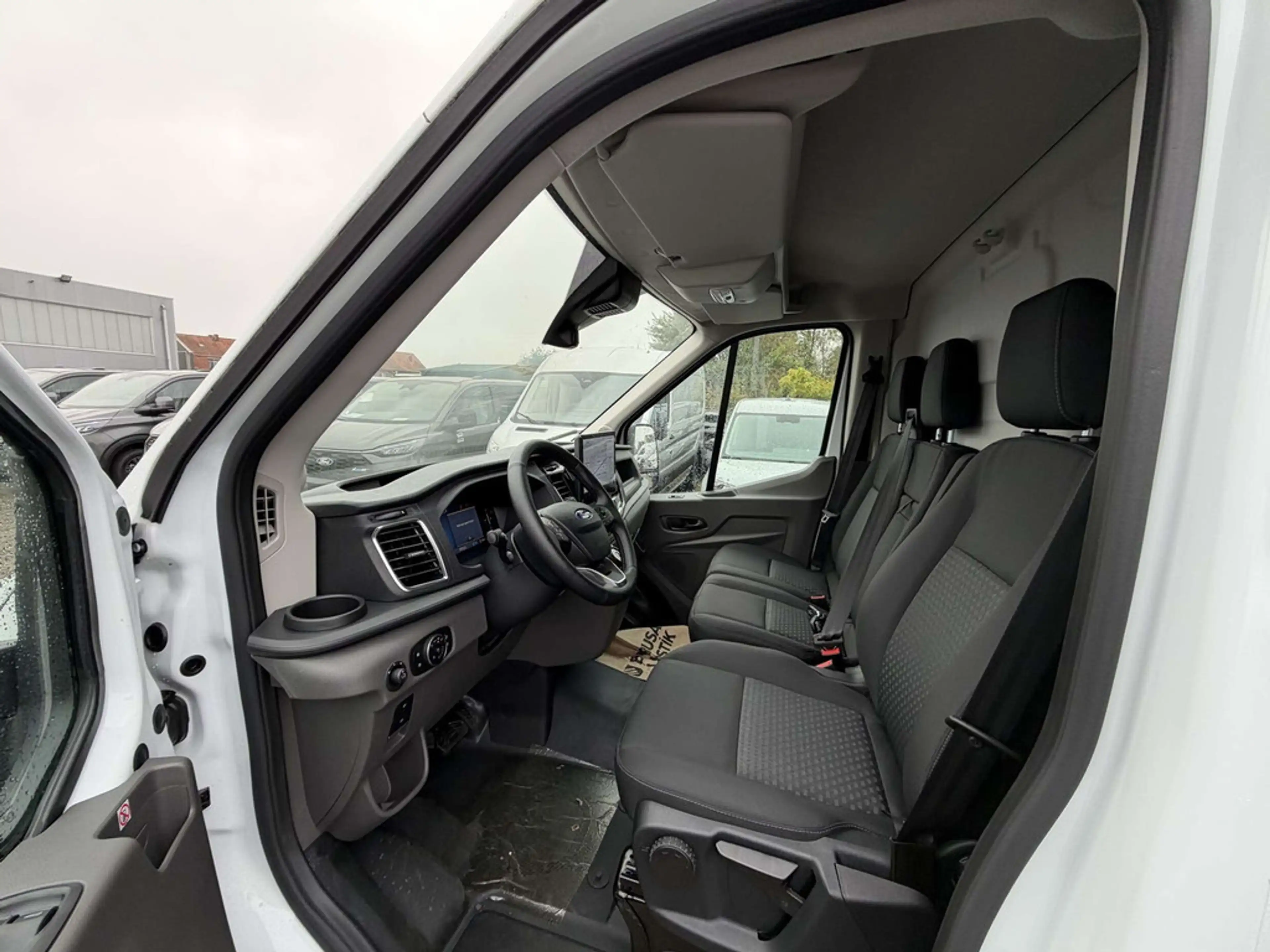 Ford E-Transit 350E L4H3 Electric 92kWh Trend RWD AUT — photo 11