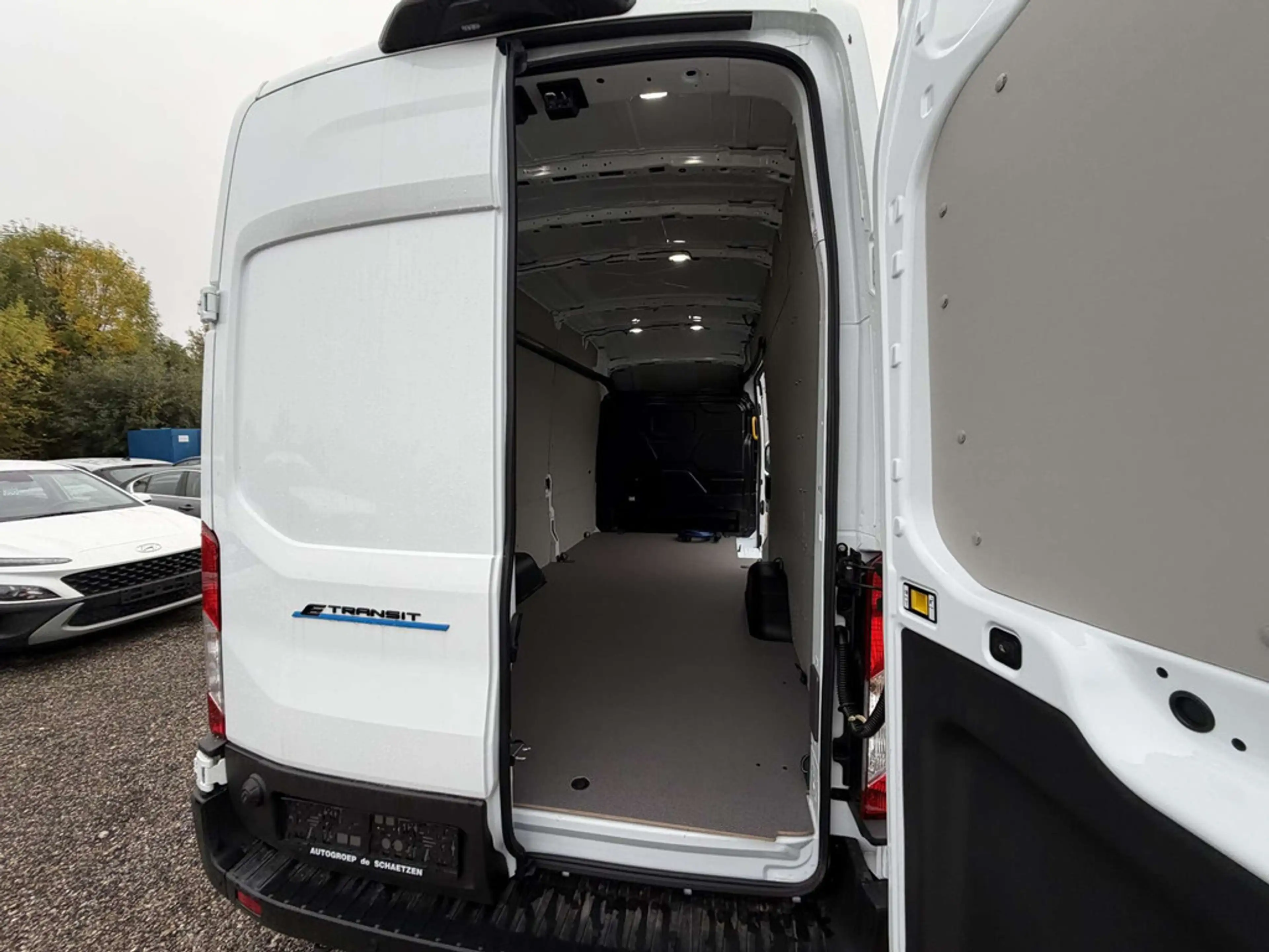 Ford E-Transit 350E L4H3 Electric 92kWh Trend RWD AUT — photo 8
