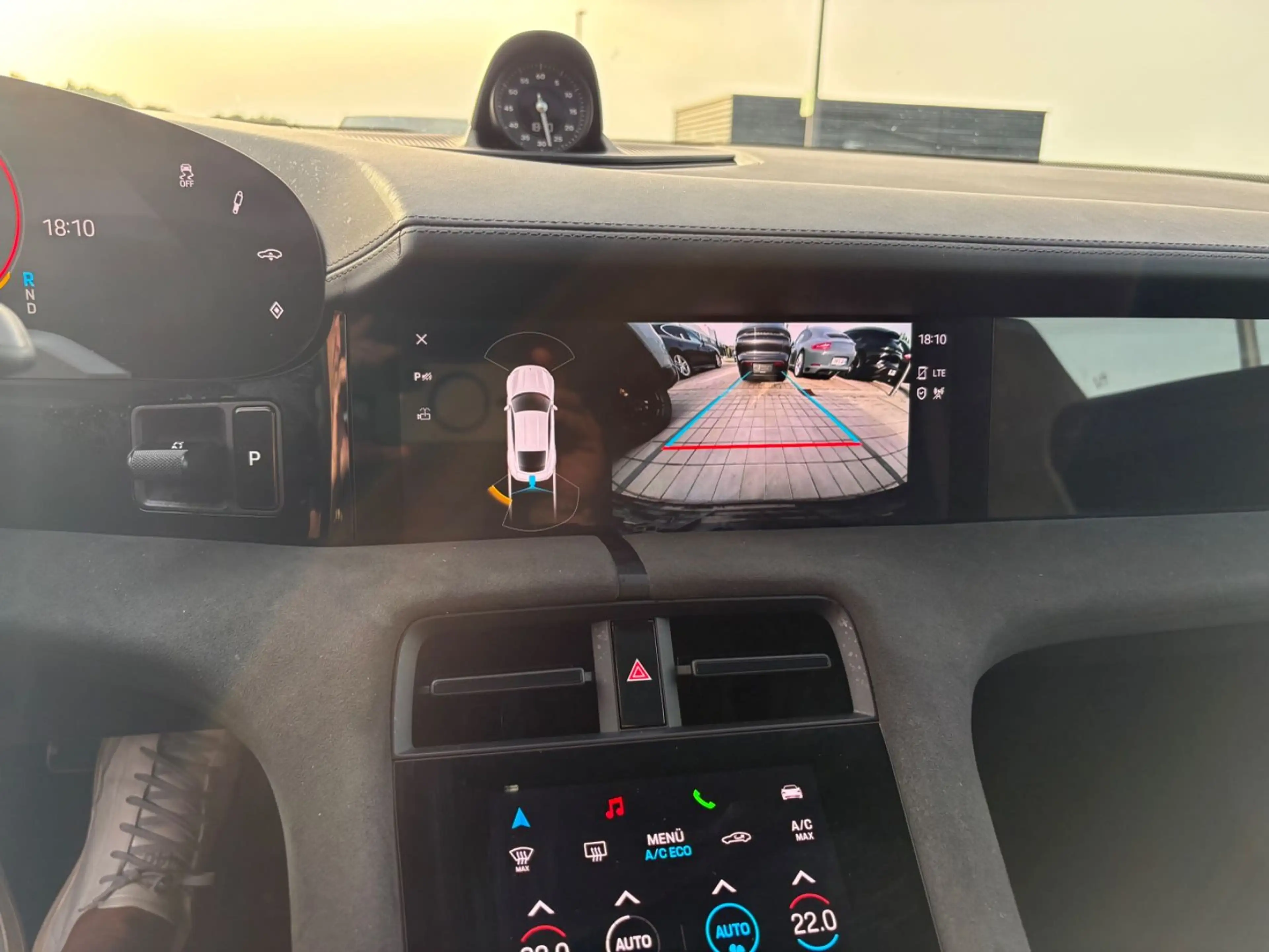 Porsche Taycan GTS-KREIDE-PANO-CHRONO-HAL — photo 12