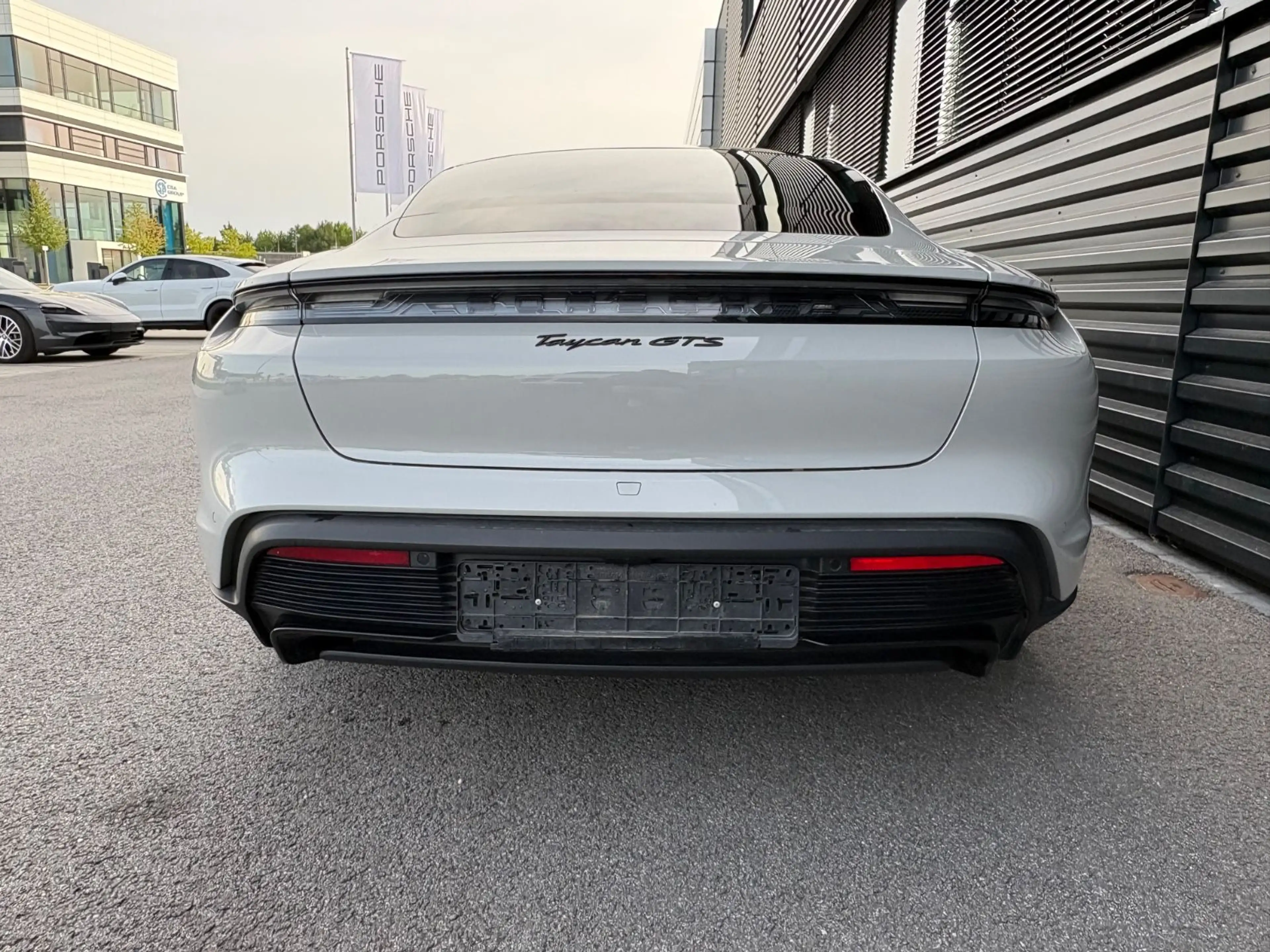 Porsche Taycan GTS-KREIDE-PANO-CHRONO-HAL — photo 4
