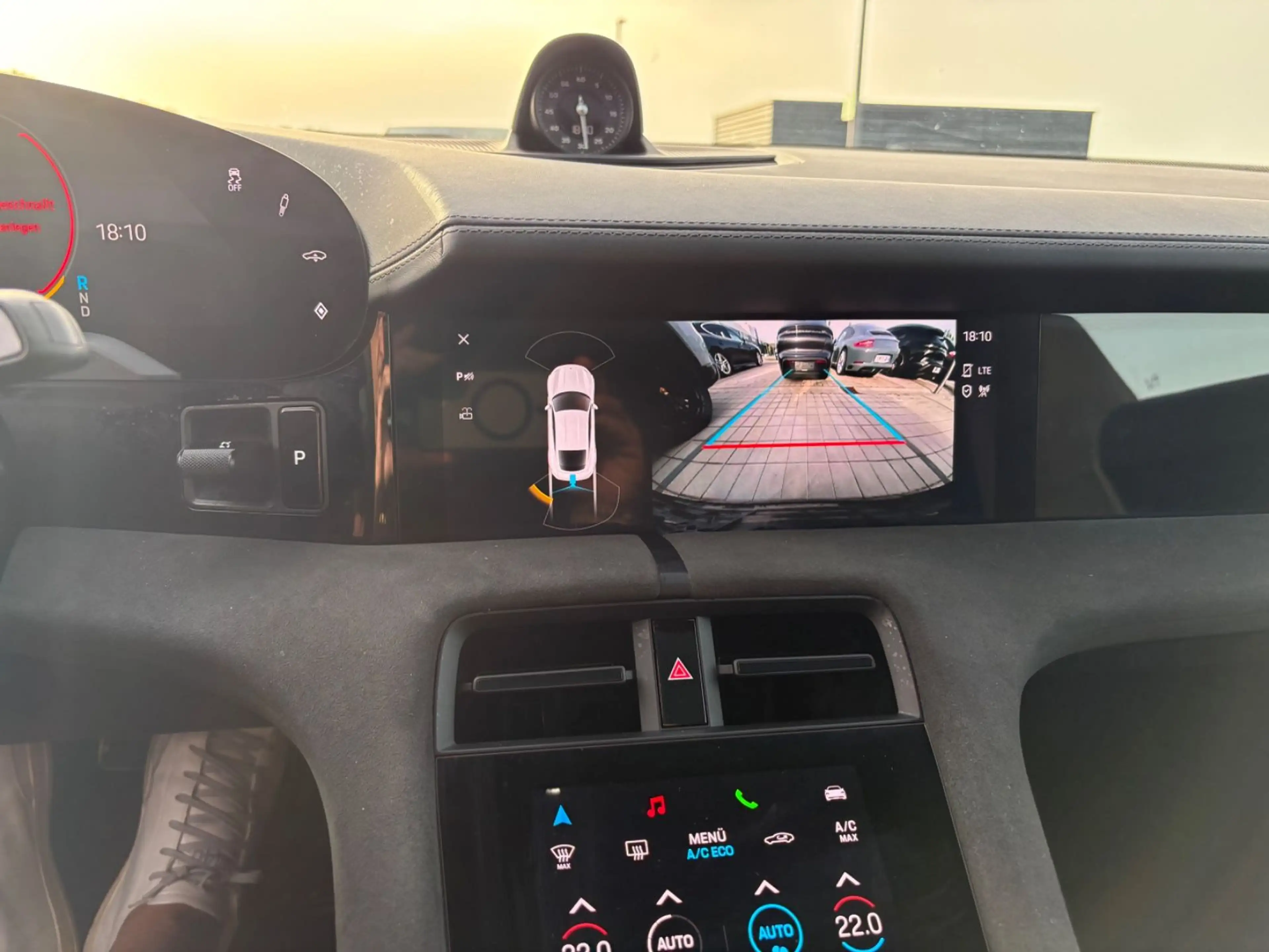 Porsche Taycan GTS-KREIDE-PANO-CHRONO-HAL — photo 11
