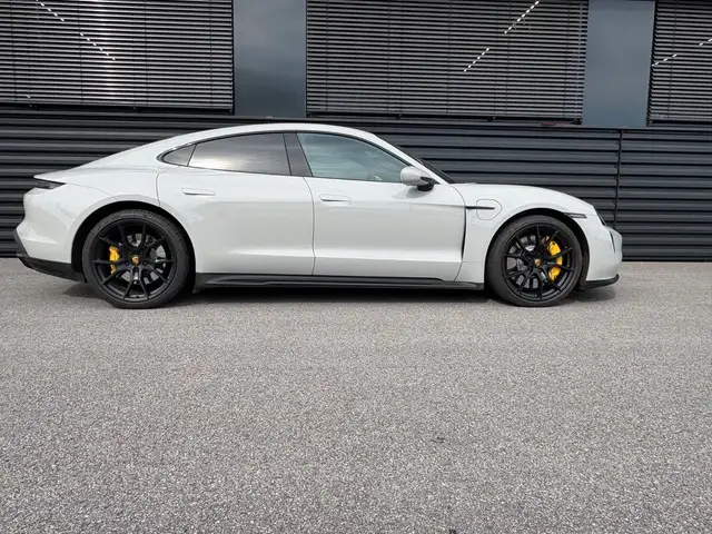 Porsche Taycan GTS-75 JAHRE PAKET-PANO-CHRONO-HAL