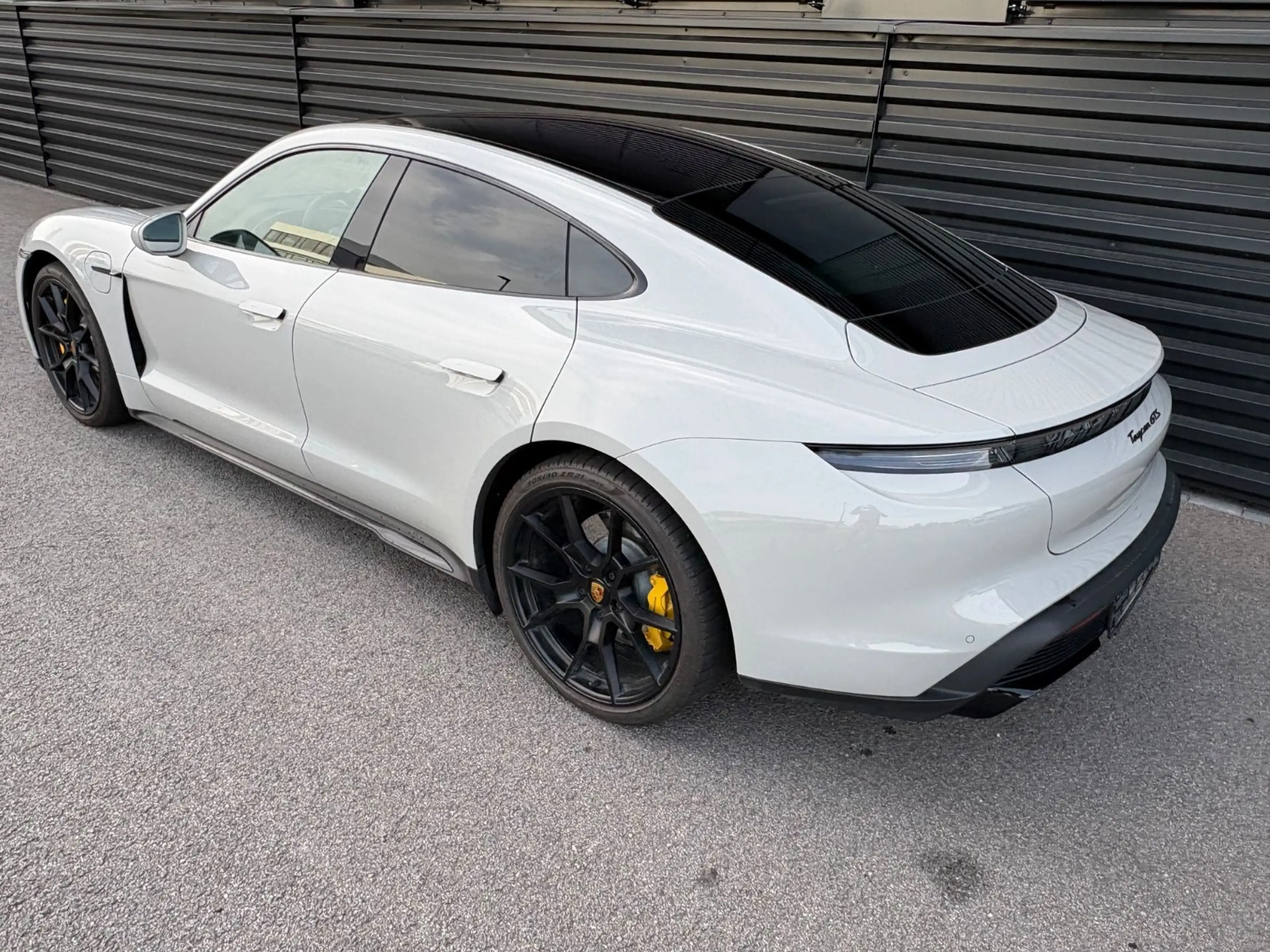 Porsche Taycan GTS-KREIDE-PANO-CHRONO-HAL — photo 7