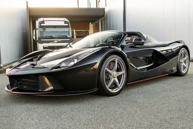 Ferrari LaFerrari Aperta - Nero Daytona - 1 of 210