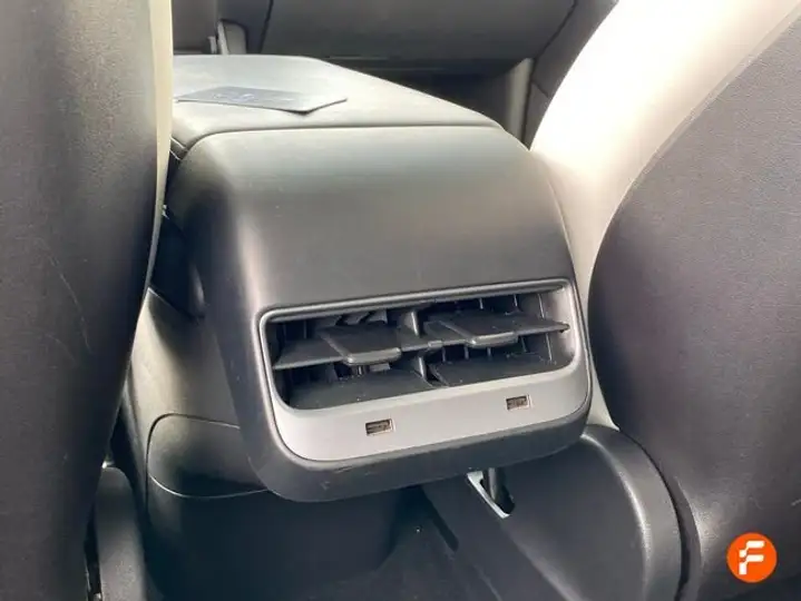 Tesla Model 3 2019, foto 25