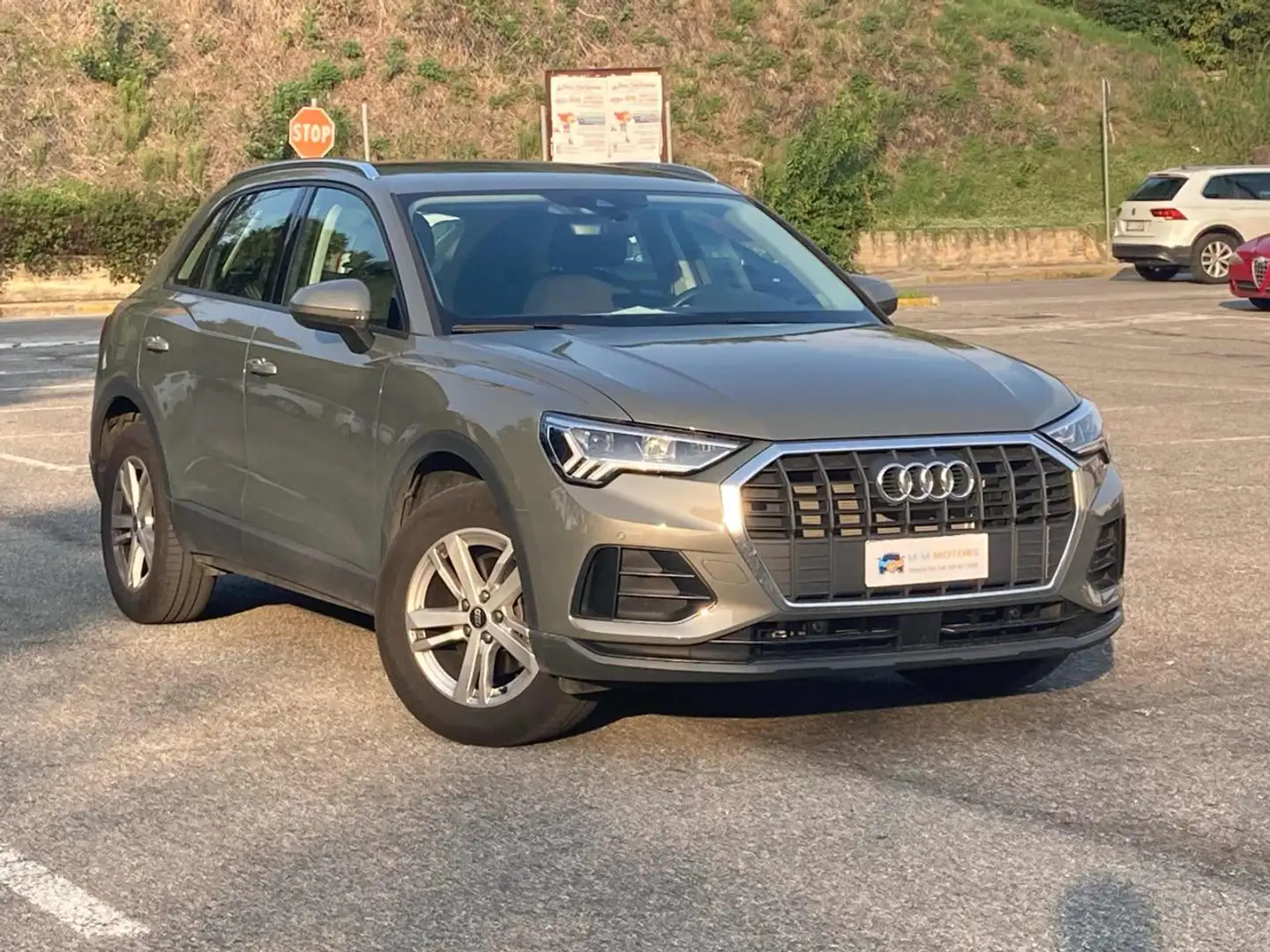 Audi Q3 35 TFSI S tronic Business Gris - 2