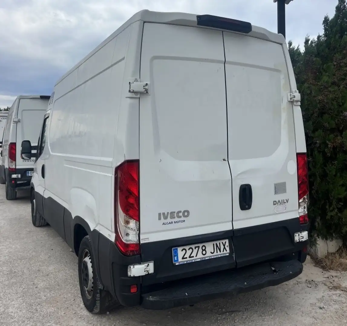 Iveco Daily Chasis Cabina 35C13 3450 Leaf 126 Verde - 2