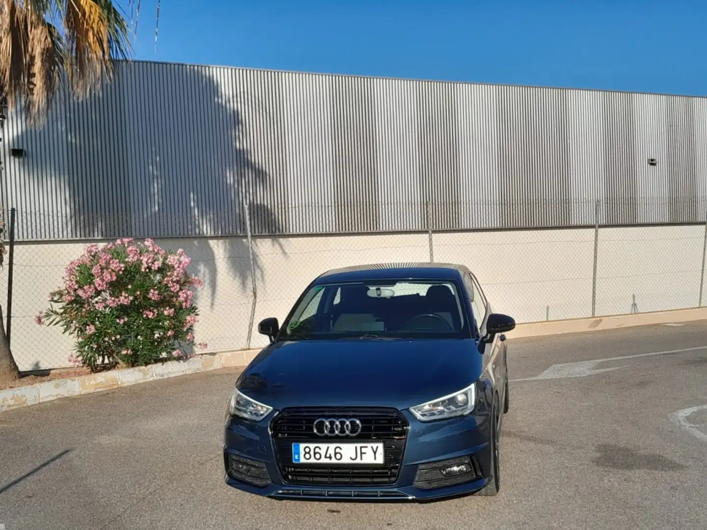 Audi A1 1.4TDI ultra Adrenalin Azul - 2