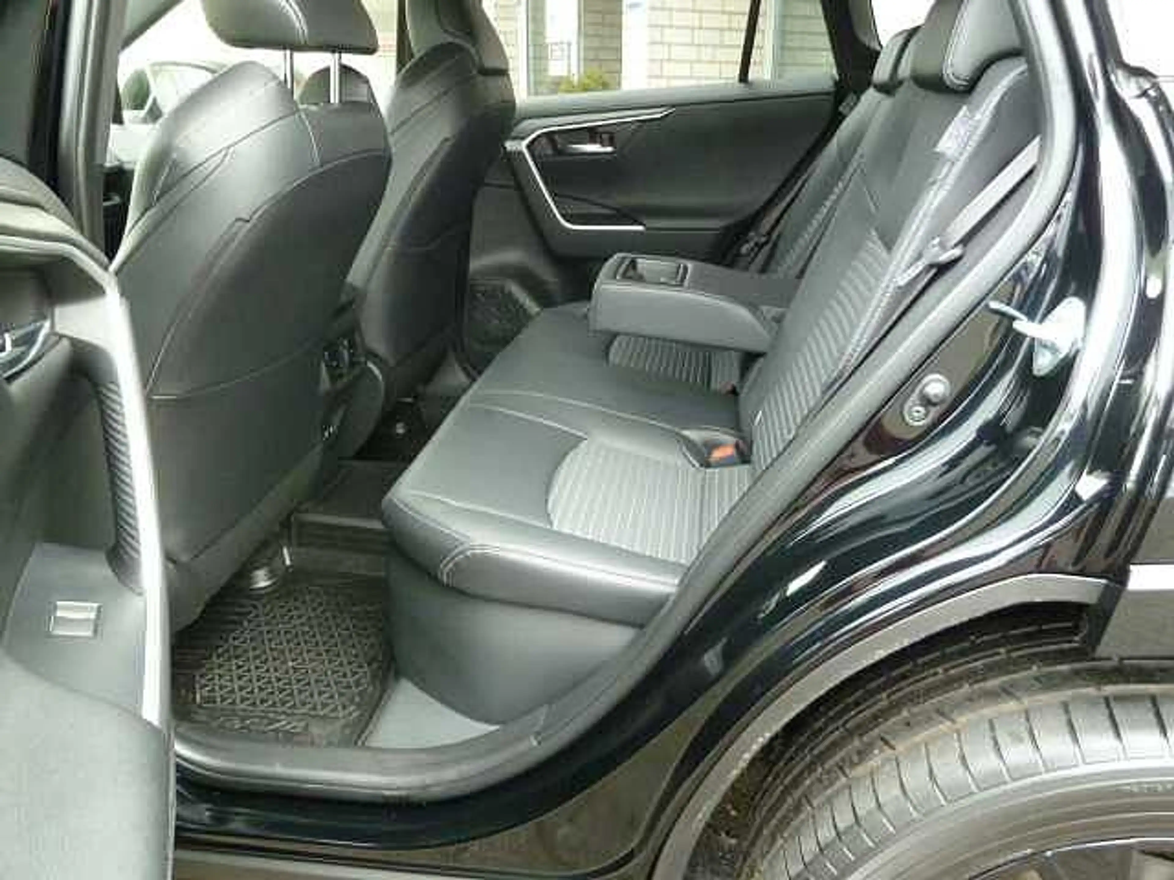 Toyota RAV 4 Hybr. black edition 4x4  Pano, LED, Leder, 360° — photo 8