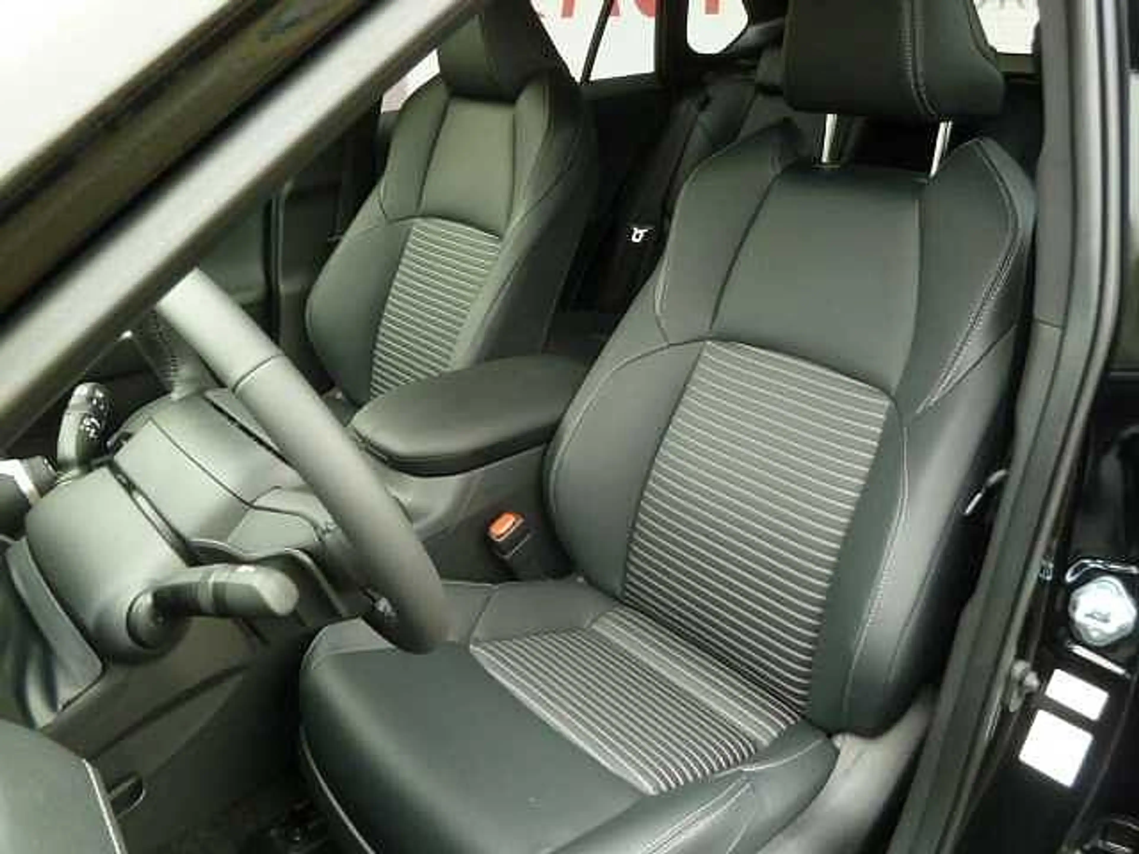 Toyota RAV 4 Hybr. black edition 4x4  Pano, LED, Leder, 360° — photo 7