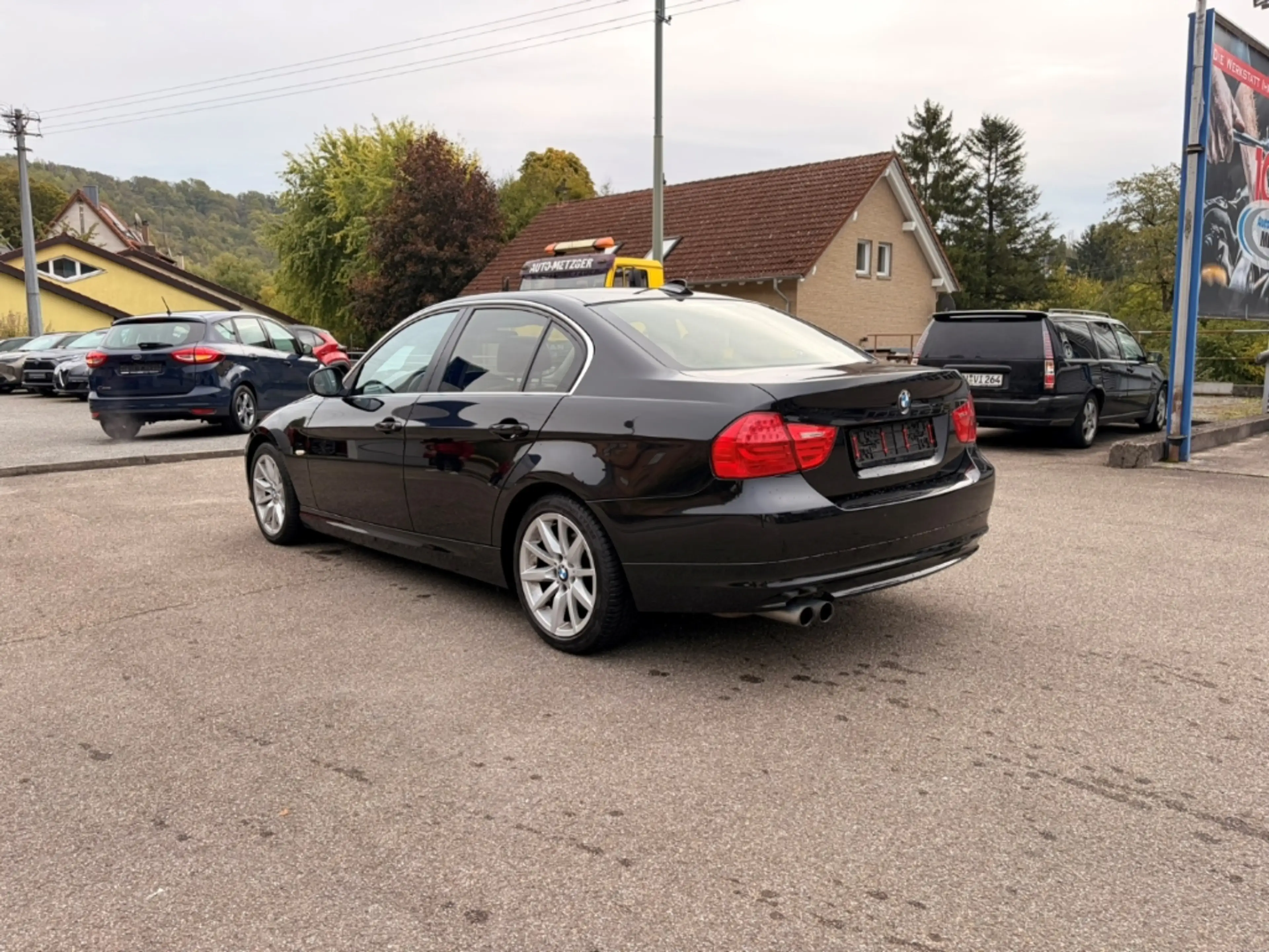 BMW 325 325i +Leder +Automatik +Facelift +Einparksensoren — photo 4