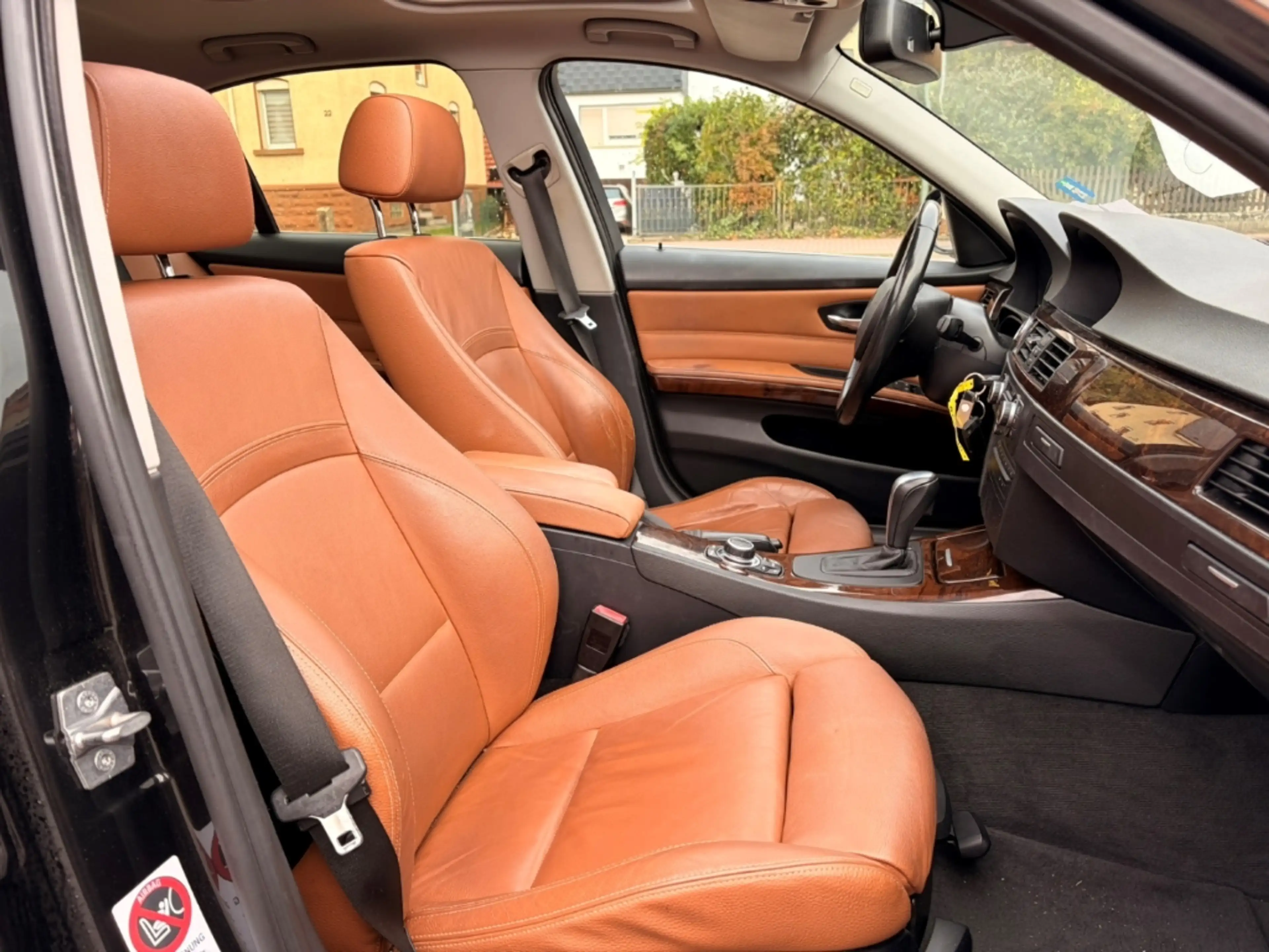 BMW 325 325i +Leder +Automatik +Facelift +Einparksensoren — photo 12
