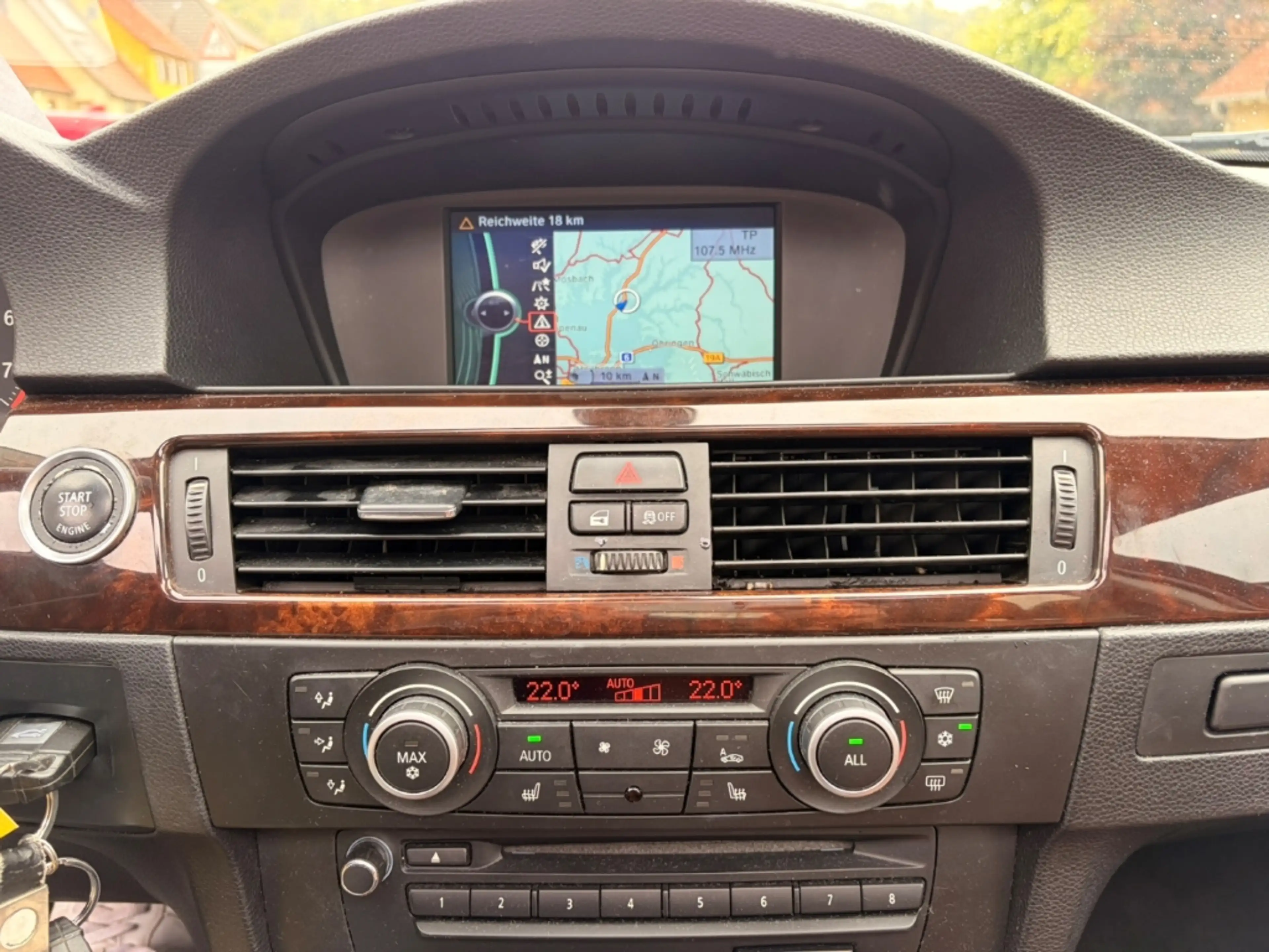 BMW 325 325i +Leder +Automatik +Facelift +Einparksensoren — photo 9
