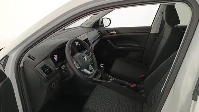 Volkswagen T-Cross view 9