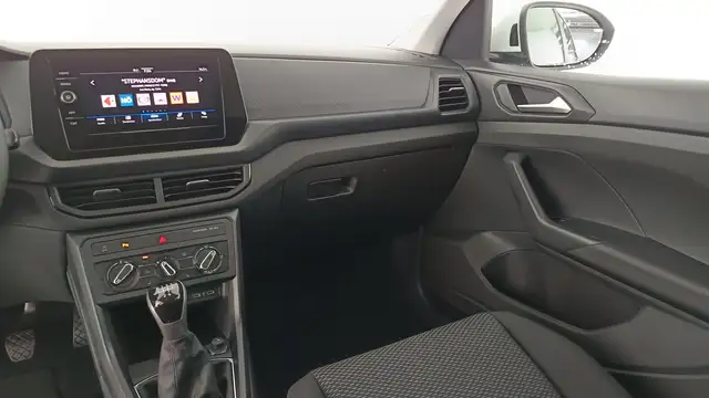 Volkswagen T-Cross view 13