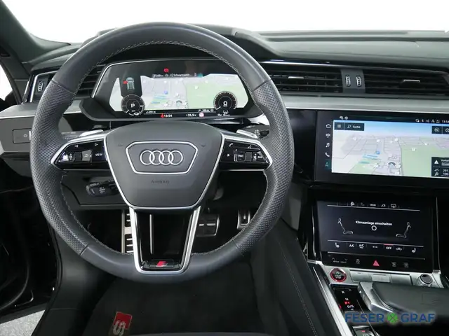 Audi SQ8 e-tron view 11