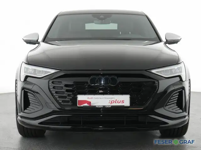Audi SQ8 e-tron view 12