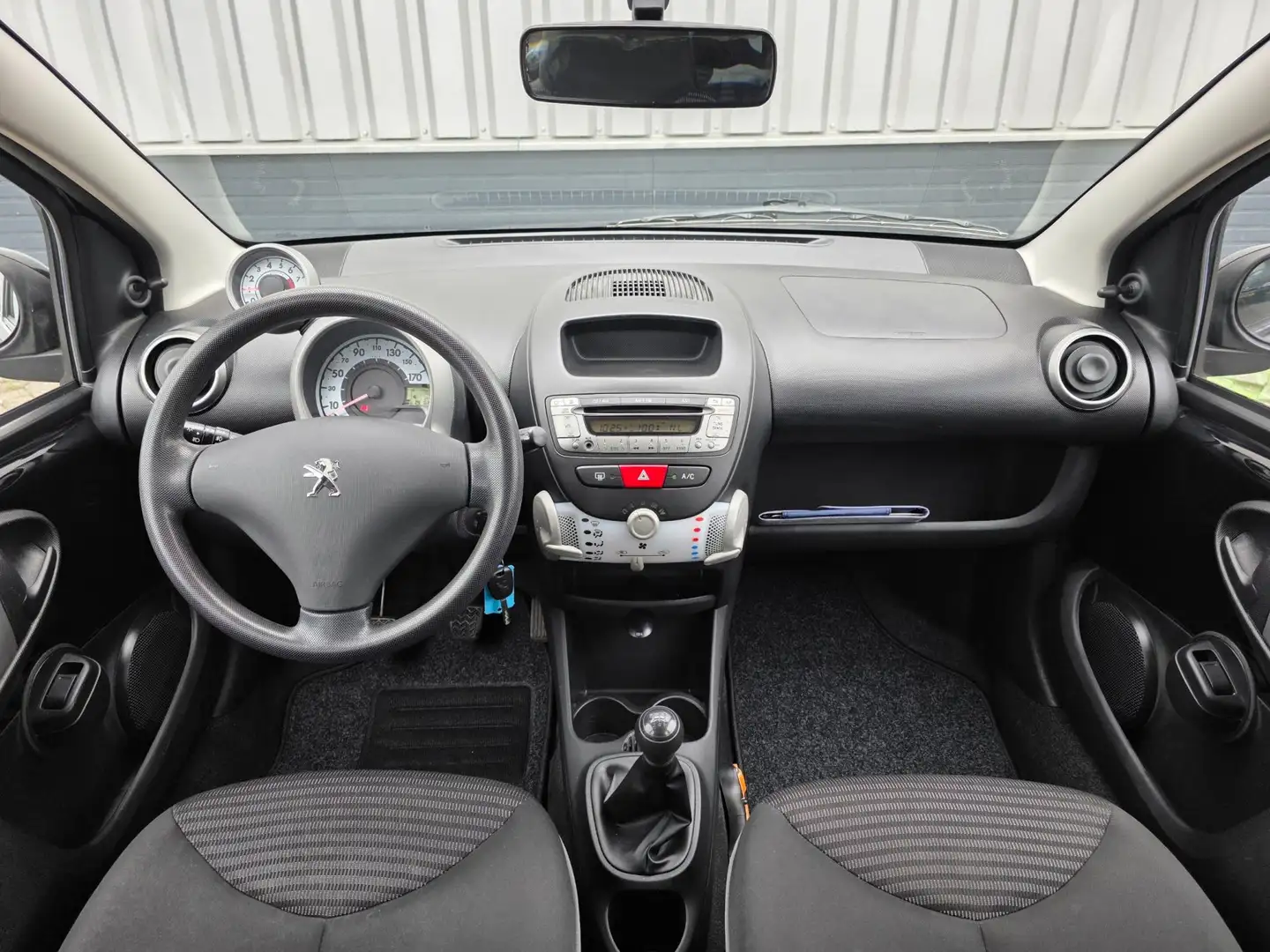 Peugeot 107 1.0 5 deurs Active | AIRCO | ISOFIX | Zwart - 2