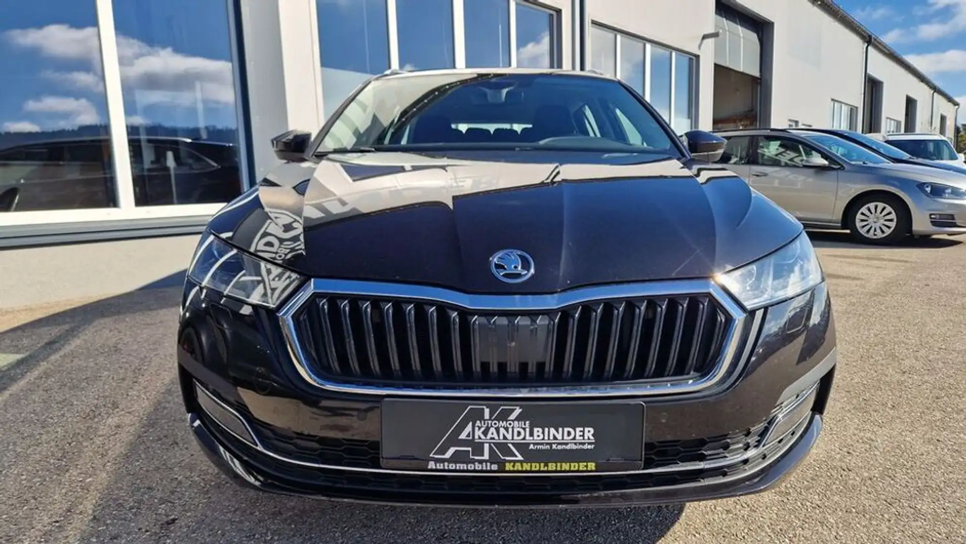 Skoda Octavia Kombi 2,0 TDI aut. Style 4x4 ''1.Besitz'' Schwarz - 2