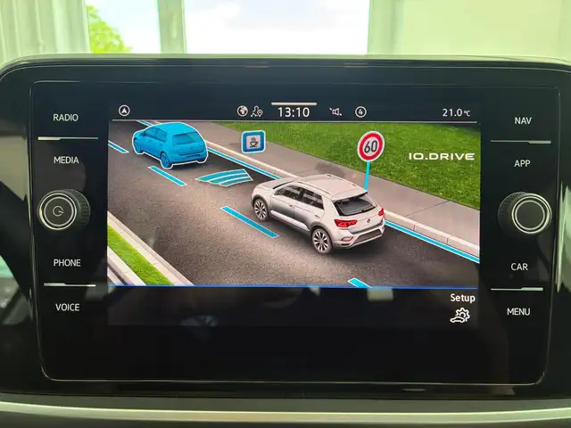Volkswagen T-Roc view 14