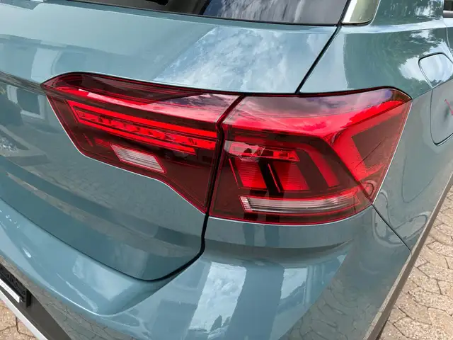 Volkswagen T-Roc view 7