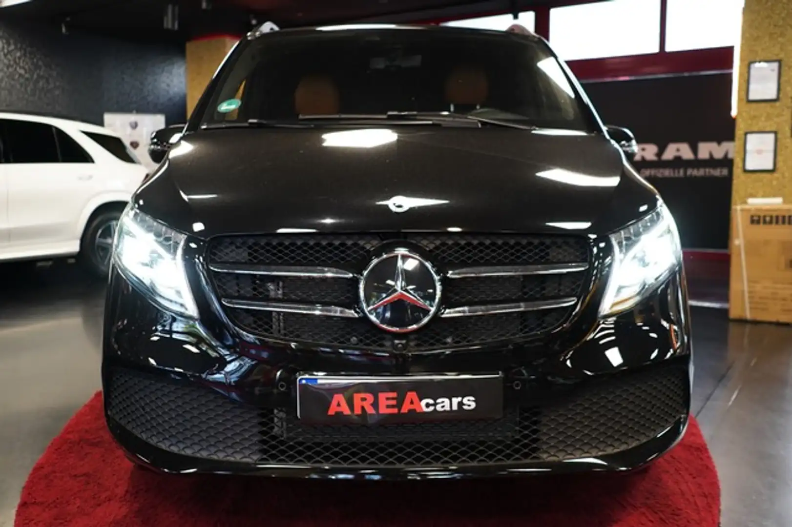 Mercedes-Benz V 300 d 4M LANG XL VIP BUSINESS LUXURY TV Zwart - 2