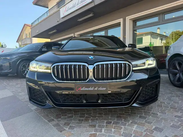 BMW 5 Series view 4