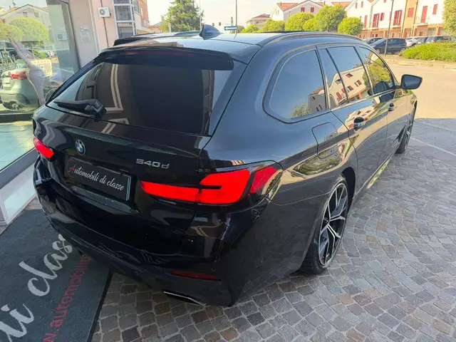 BMW 5 Series view 8