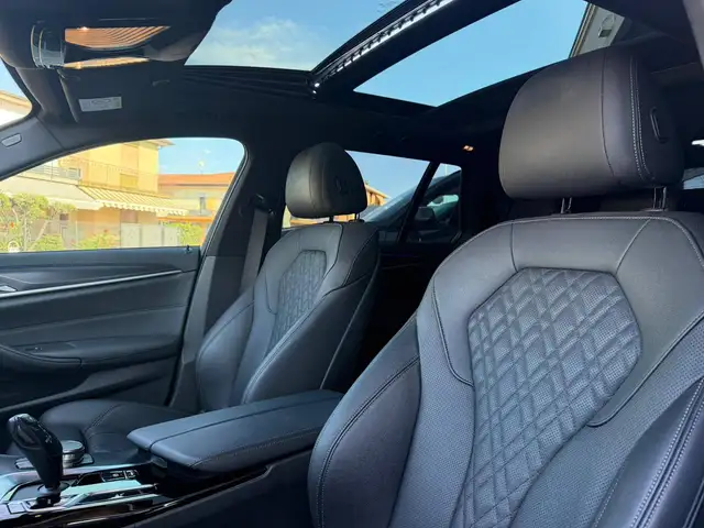 BMW 5 Series view 14