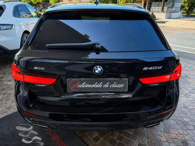BMW 5 Series view 10