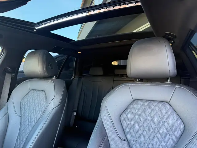 BMW 5 Series view 15